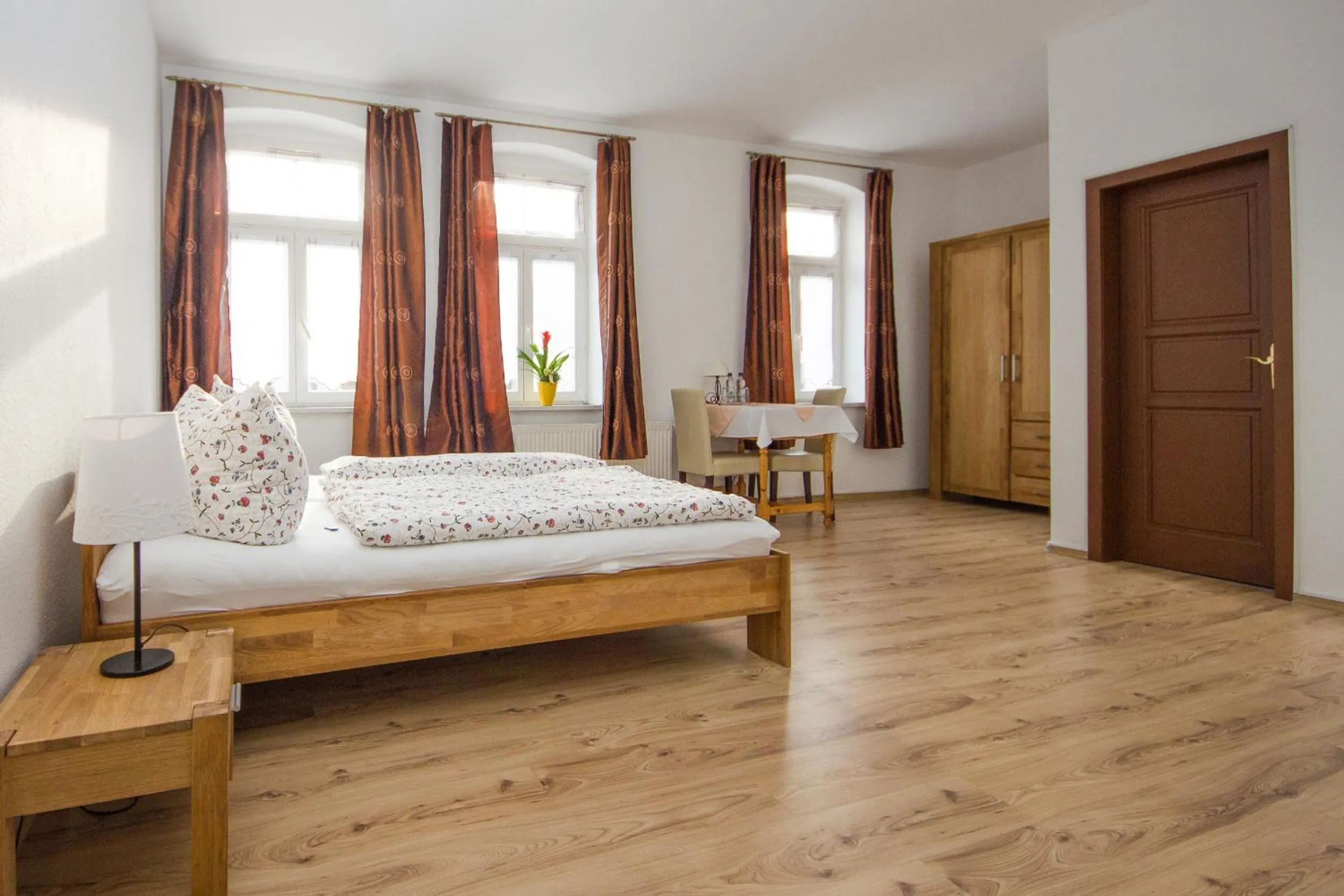 Photo of the whole room, Bed in Hotel Garni Am Klostermarkt