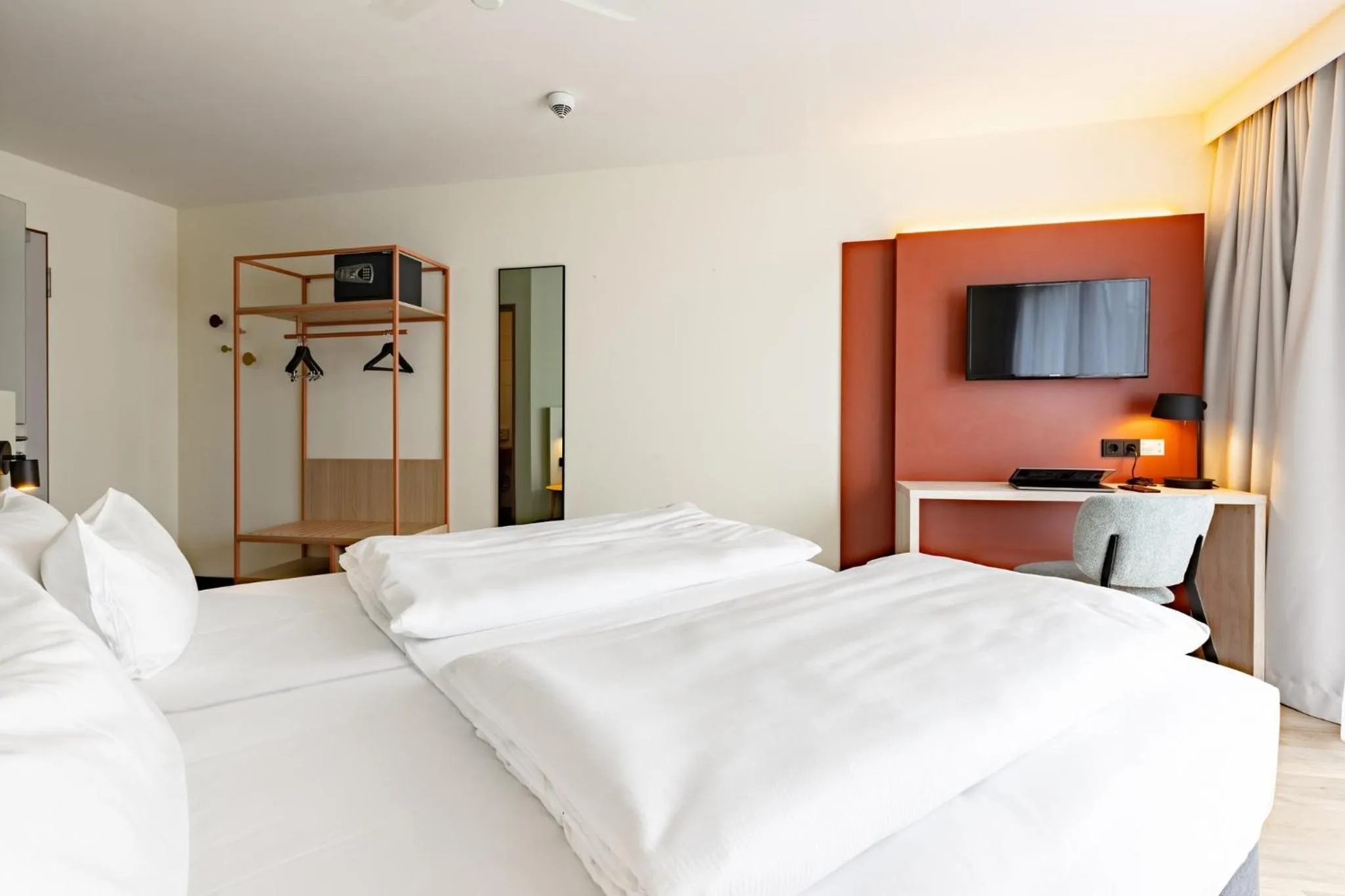 Photo of the whole room, Bed in Garner Hotel Oberhausen
