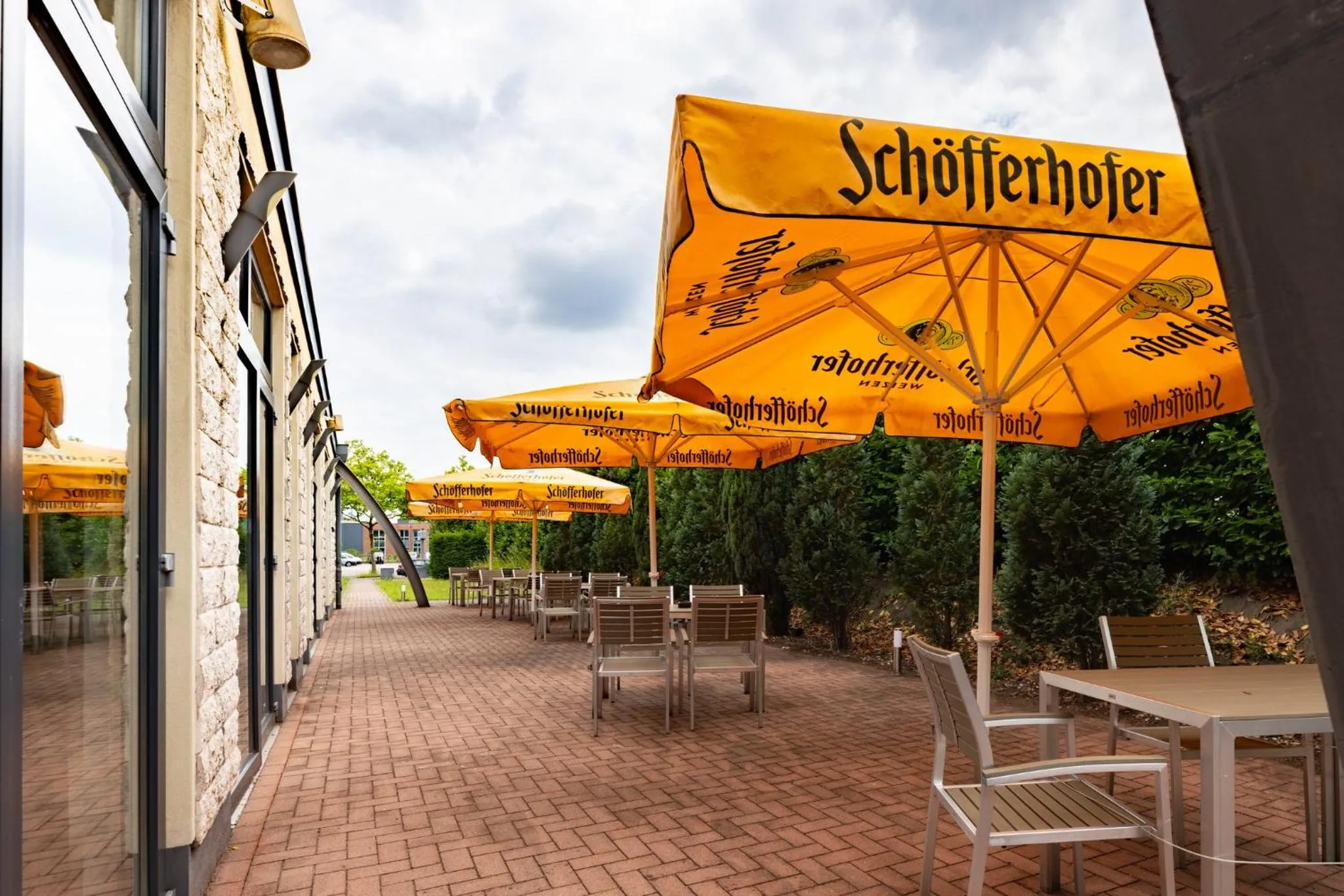 Restaurant/places to eat in Garner Hotel Oberhausen