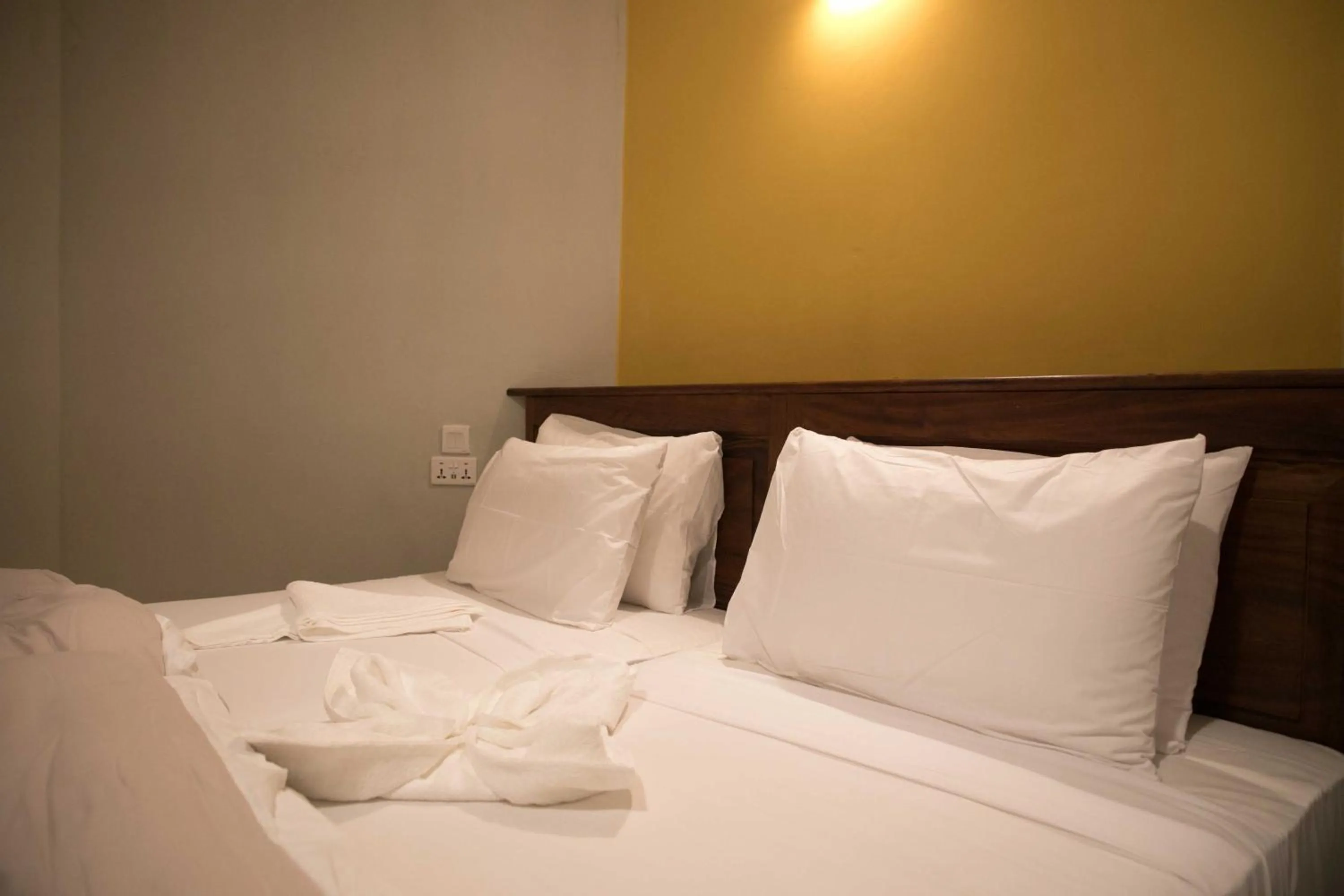 Bedroom, Bed in Tropic Garden Hotel