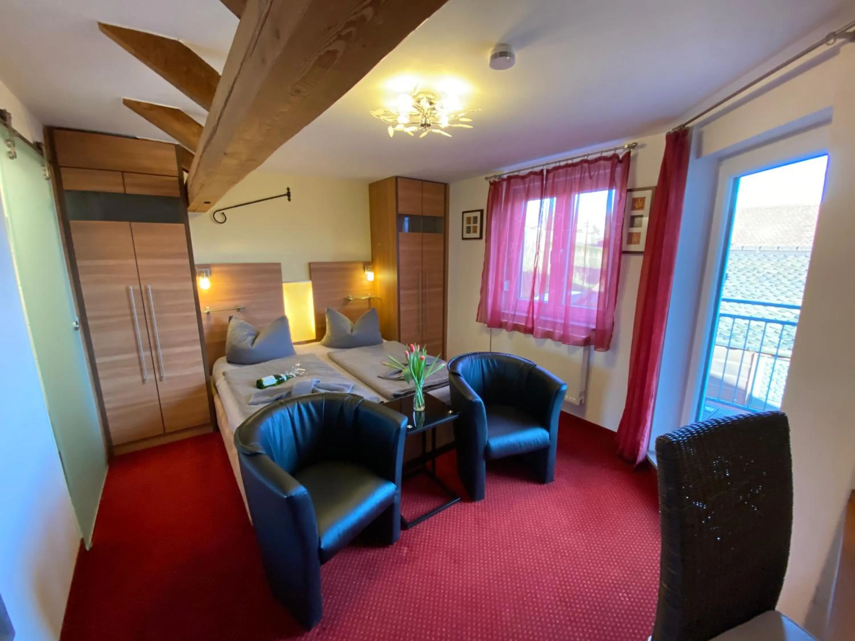 Photo of the whole room in BnB Fliegerhaeusle Hagnau 24h Self Check In