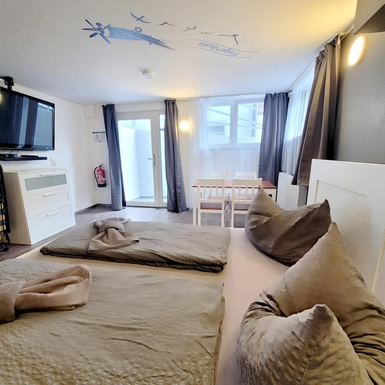 TV and multimedia, Bed in BnB Fliegerhaeusle Hagnau 24h Self Check In