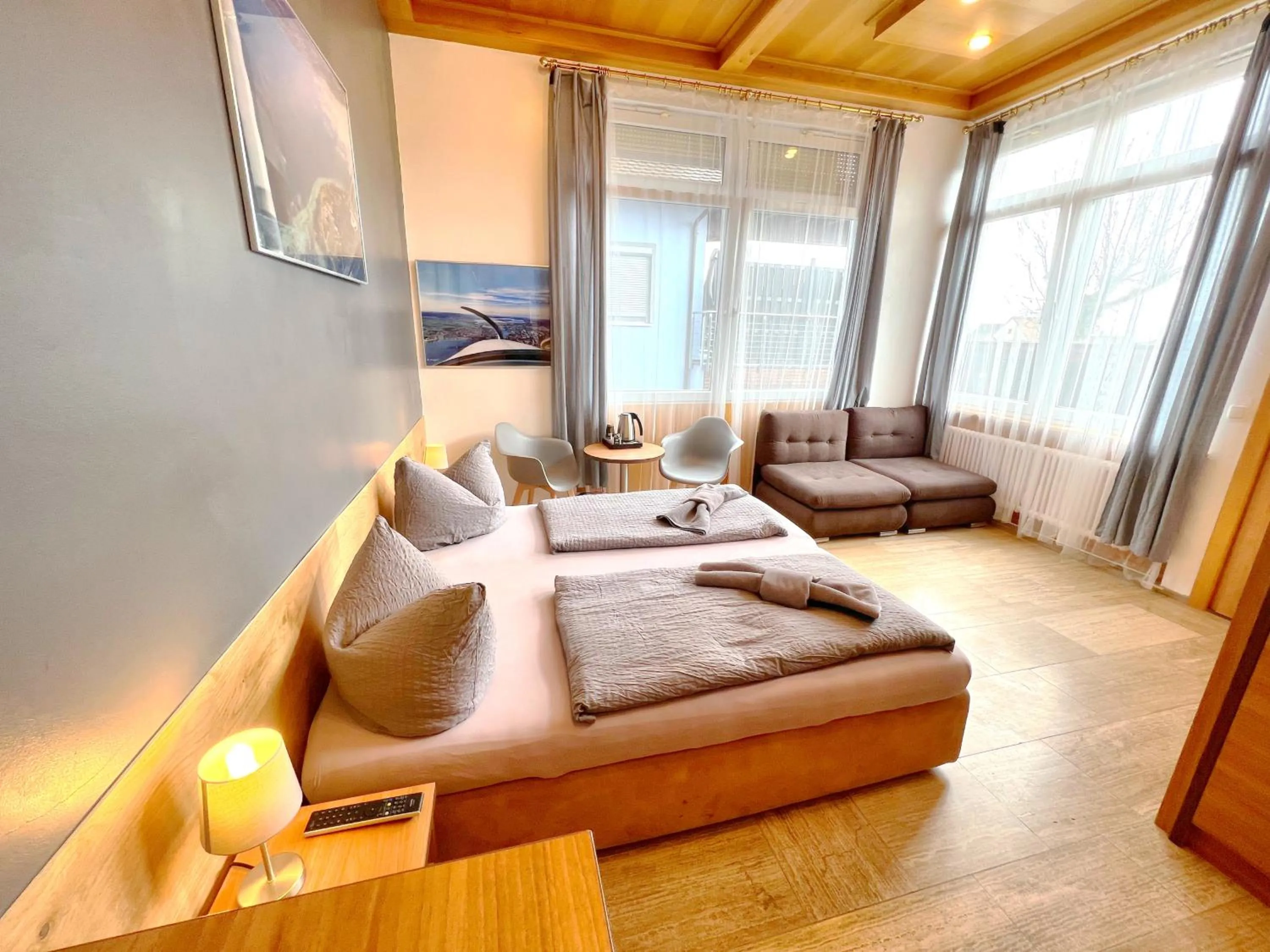 Photo of the whole room in BnB Fliegerhaeusle Hagnau 24h Self Check In