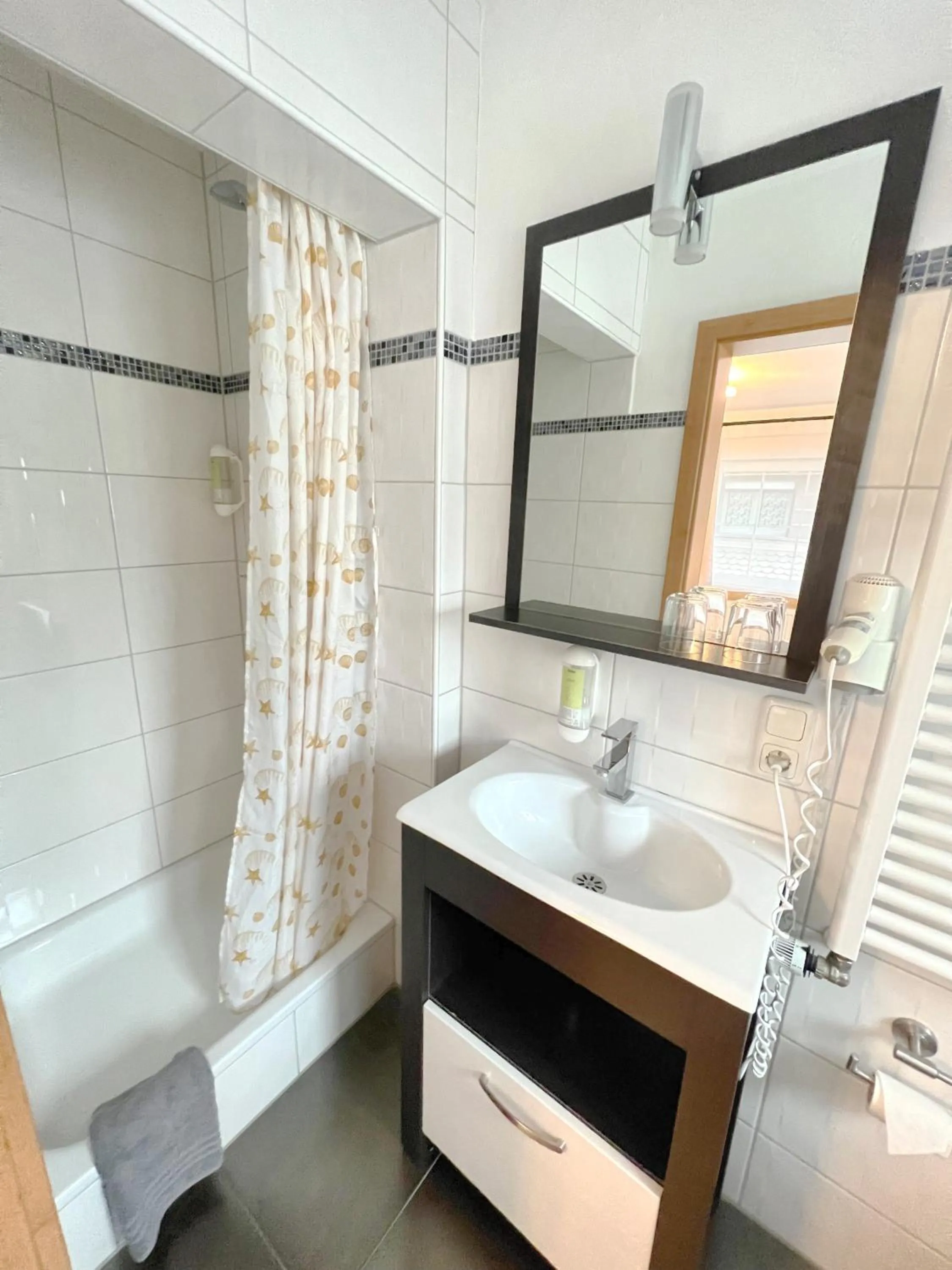 Bathroom in BnB Fliegerhaeusle Hagnau 24h Self Check In