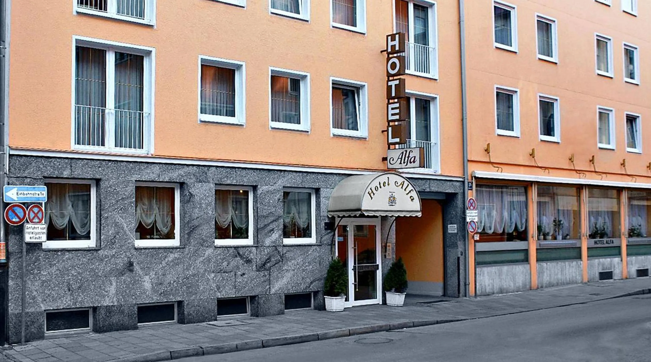 Facade/entrance in Hotel Alfa Zentrum