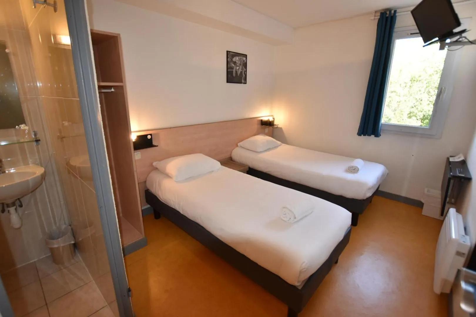 Bedroom, Bed in Face West Le Pontet