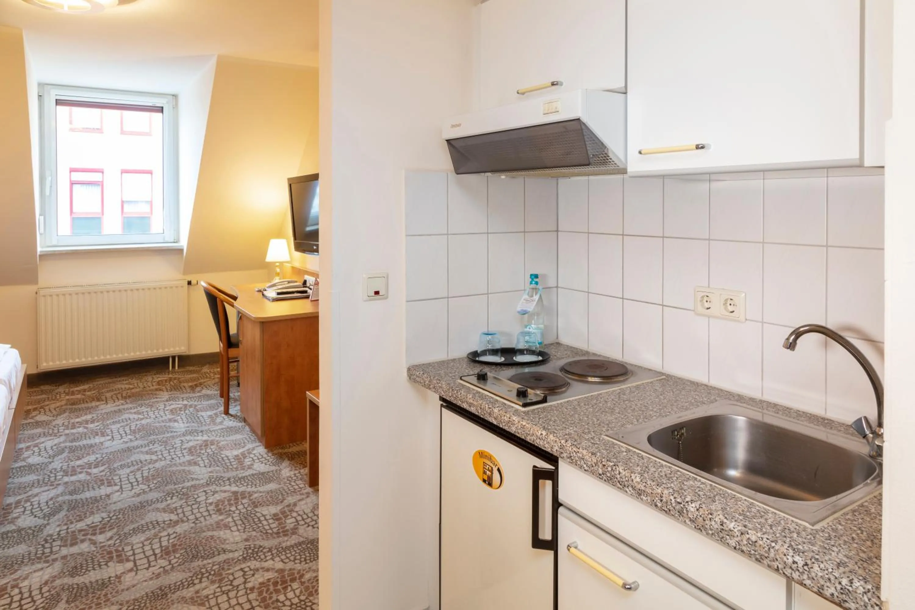 Kitchen or kitchenette in Maximilian Hotel & Apartments Weil am Rhein / Basel