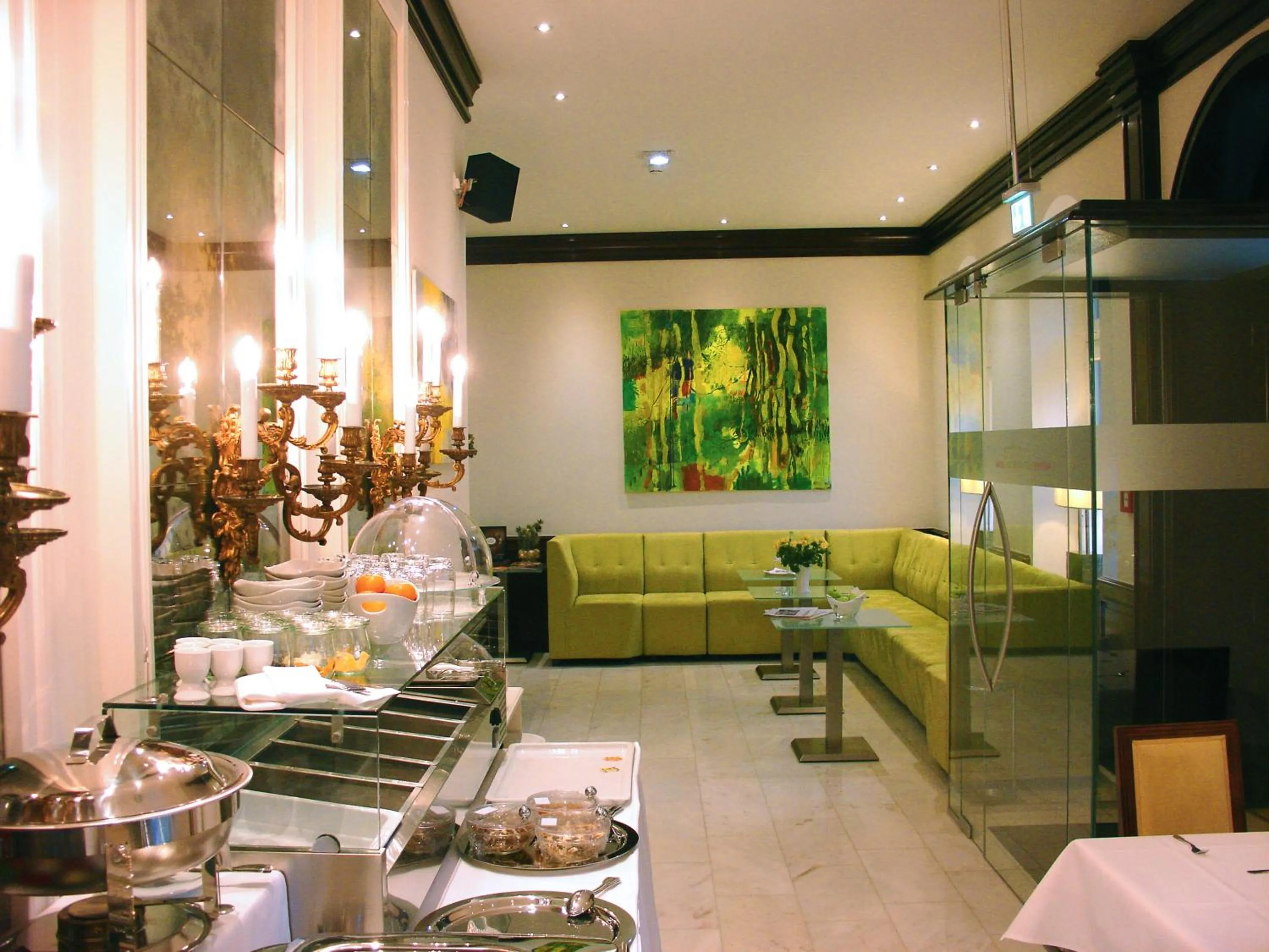 Lounge or bar in Apartmenthotel Kaiser Karl