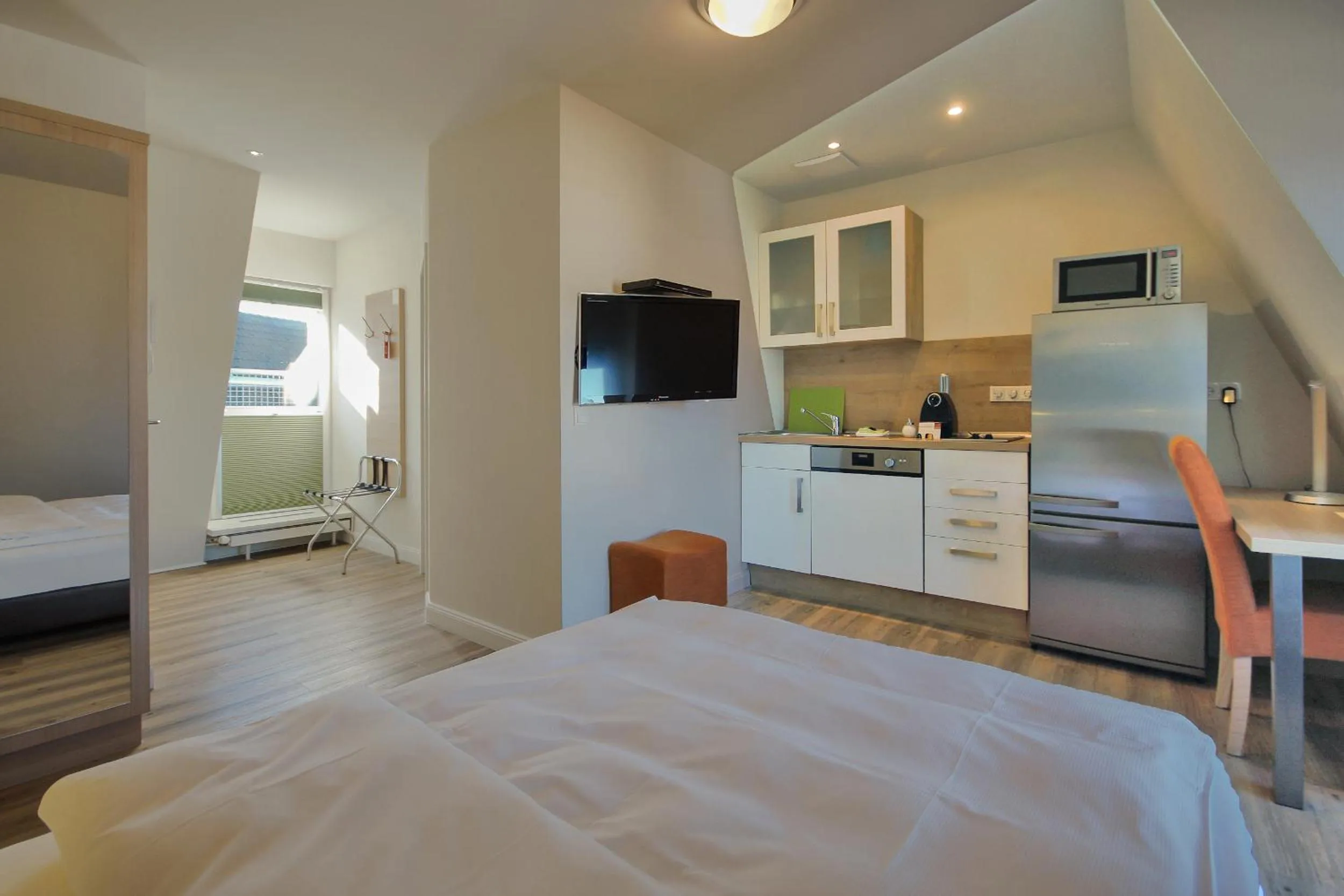 Kitchen or kitchenette, Bed in Apartmenthotel Kaiser Karl