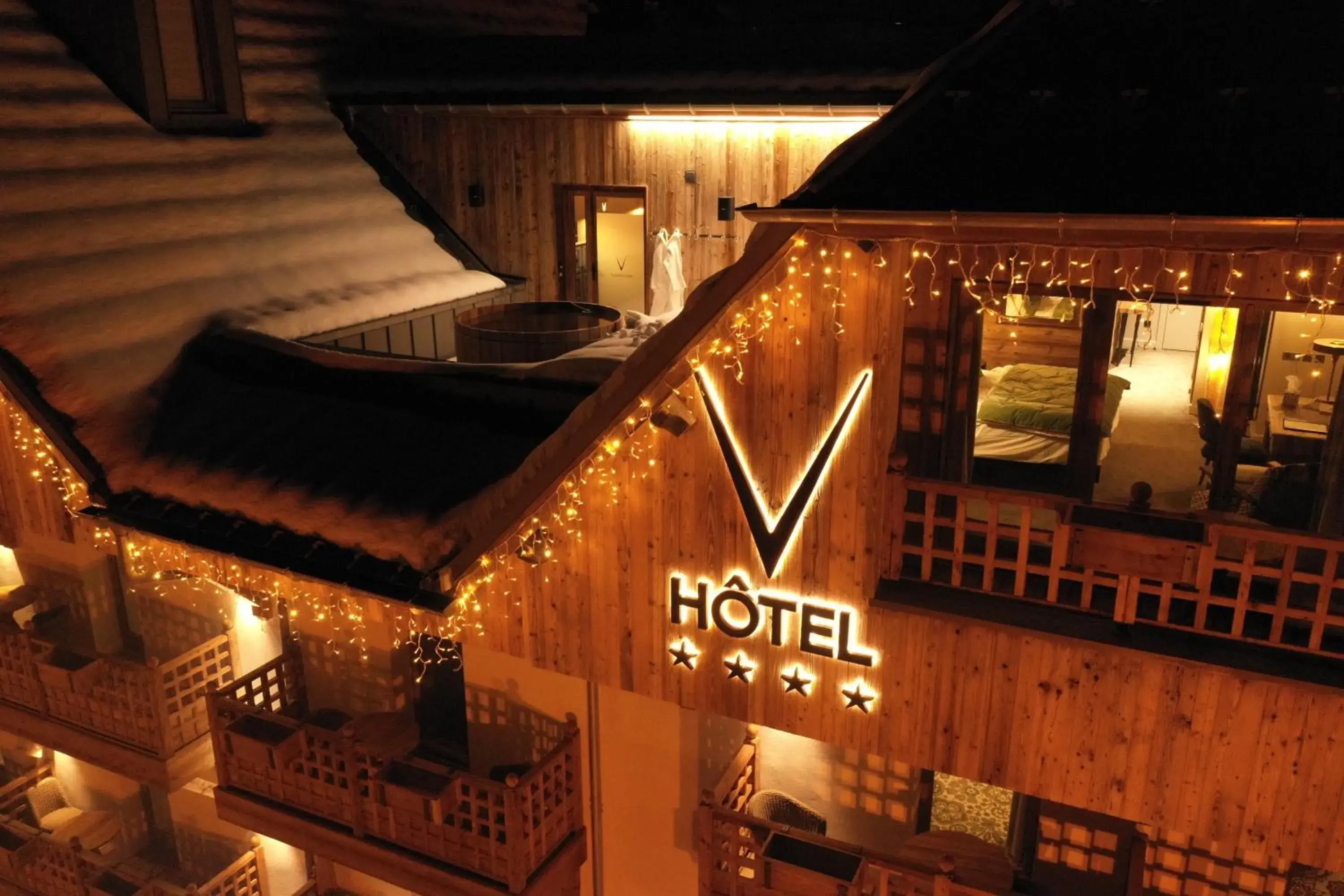 Property building in Hotel Le V de Vaujany Property building in Hotel Le V de Vaujany