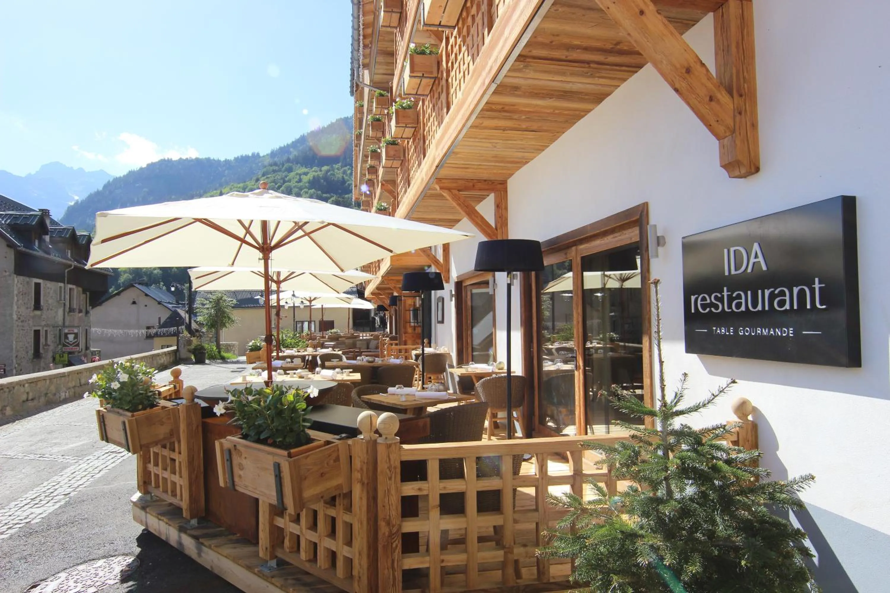 Patio in Hotel Le V de Vaujany