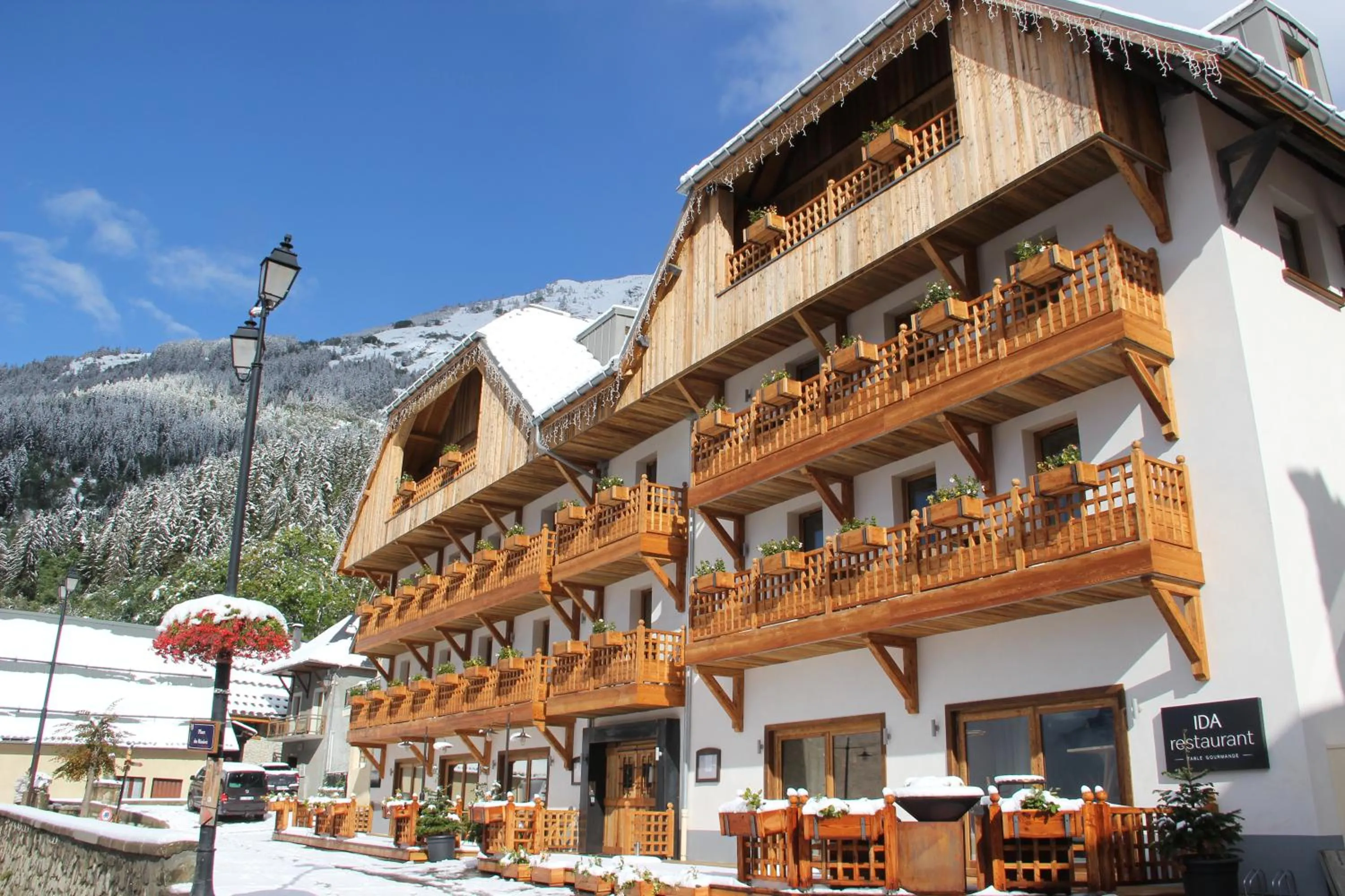 Facade/entrance in Hotel Le V de Vaujany