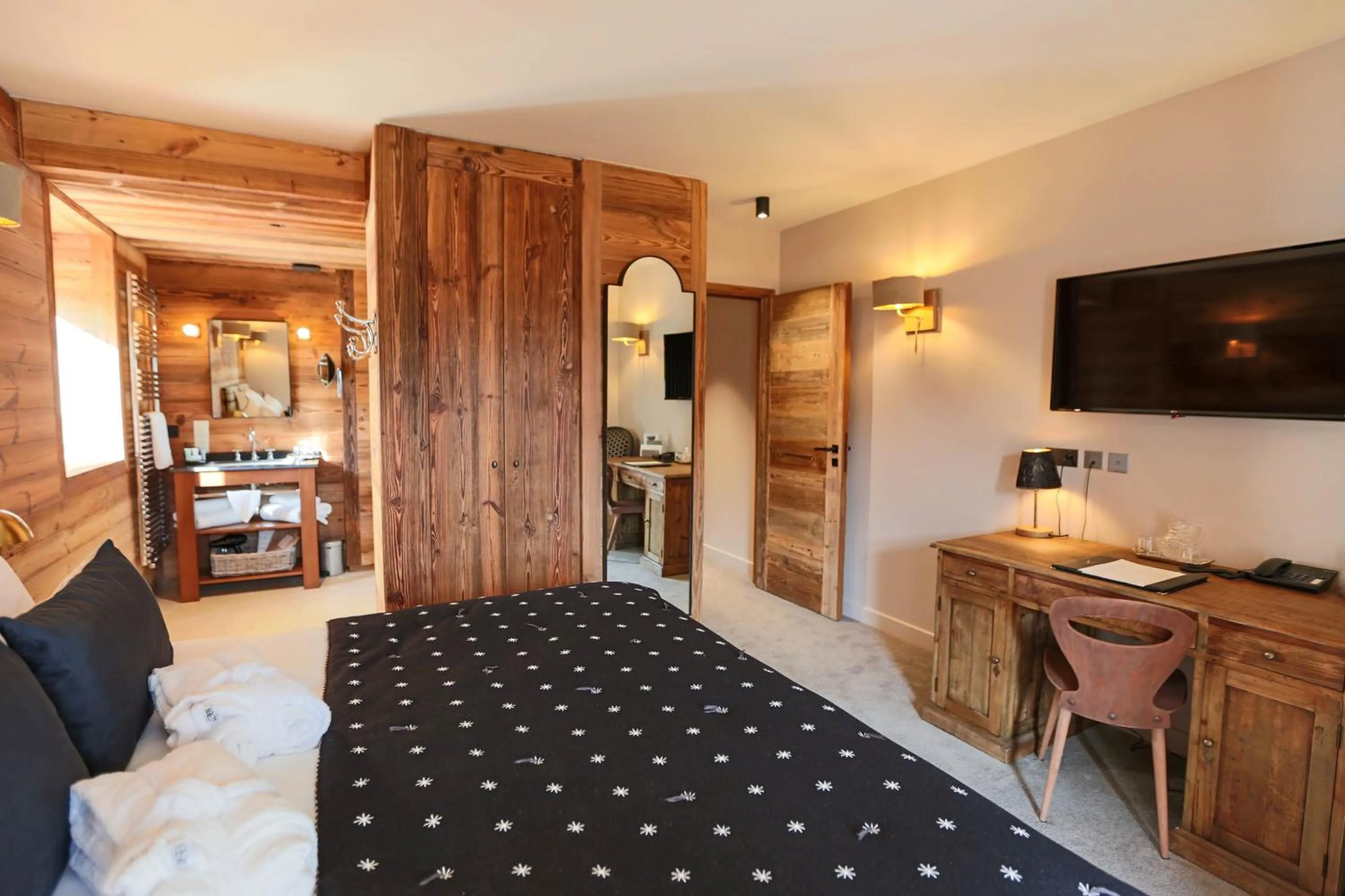 TV and multimedia, Bed in Hotel Le V de Vaujany