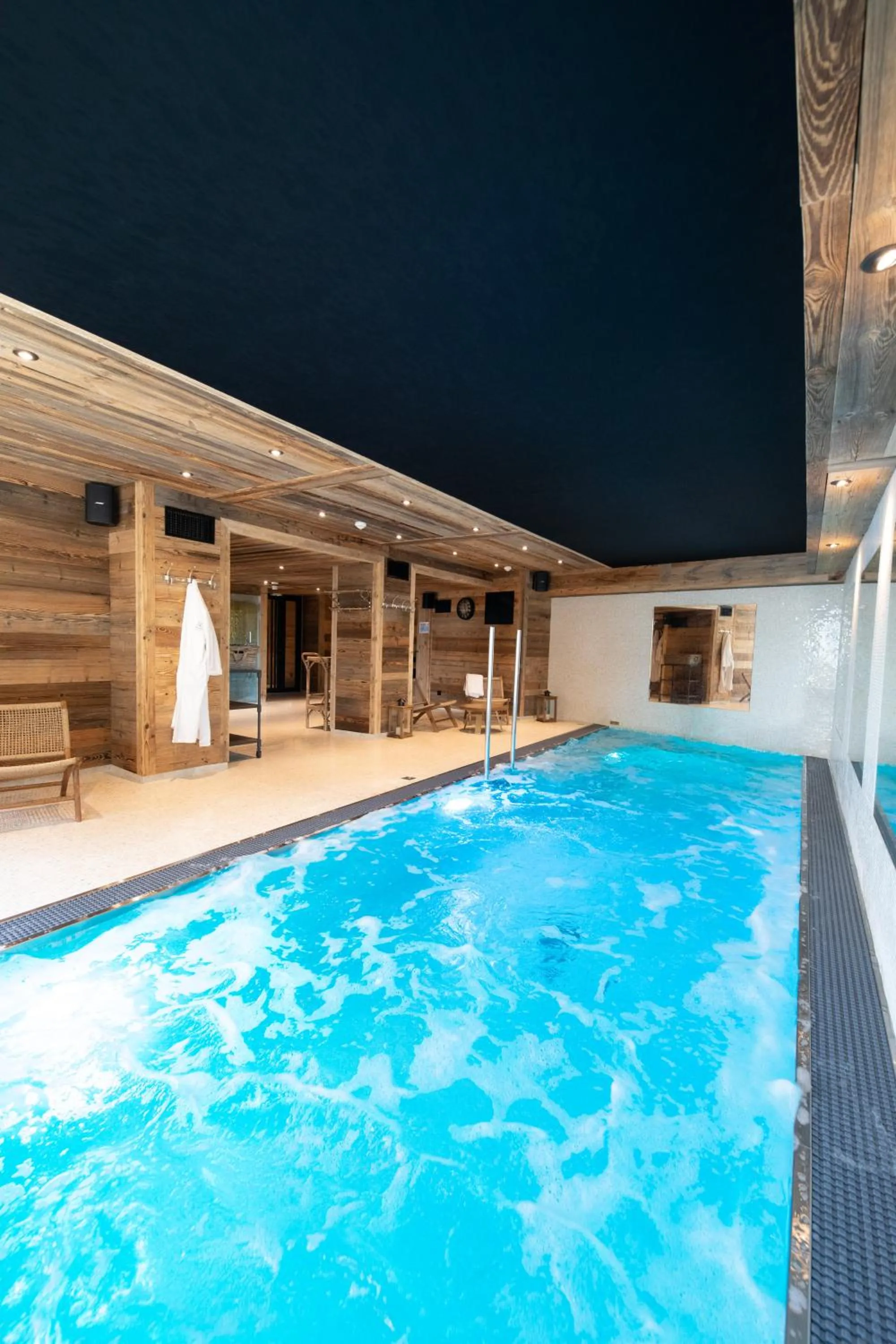 Hot Tub in Hotel Le V de Vaujany