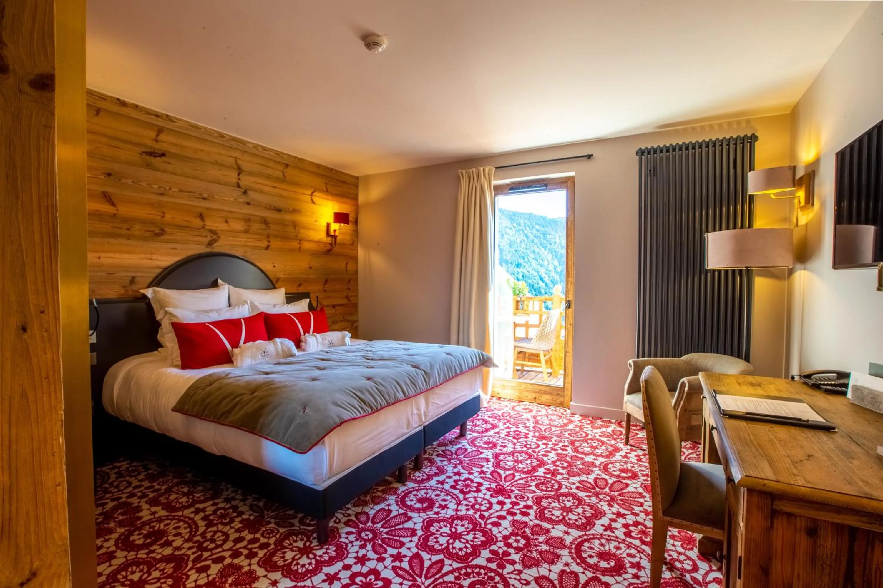 Photo of the whole room, Bed in Hotel Le V de Vaujany