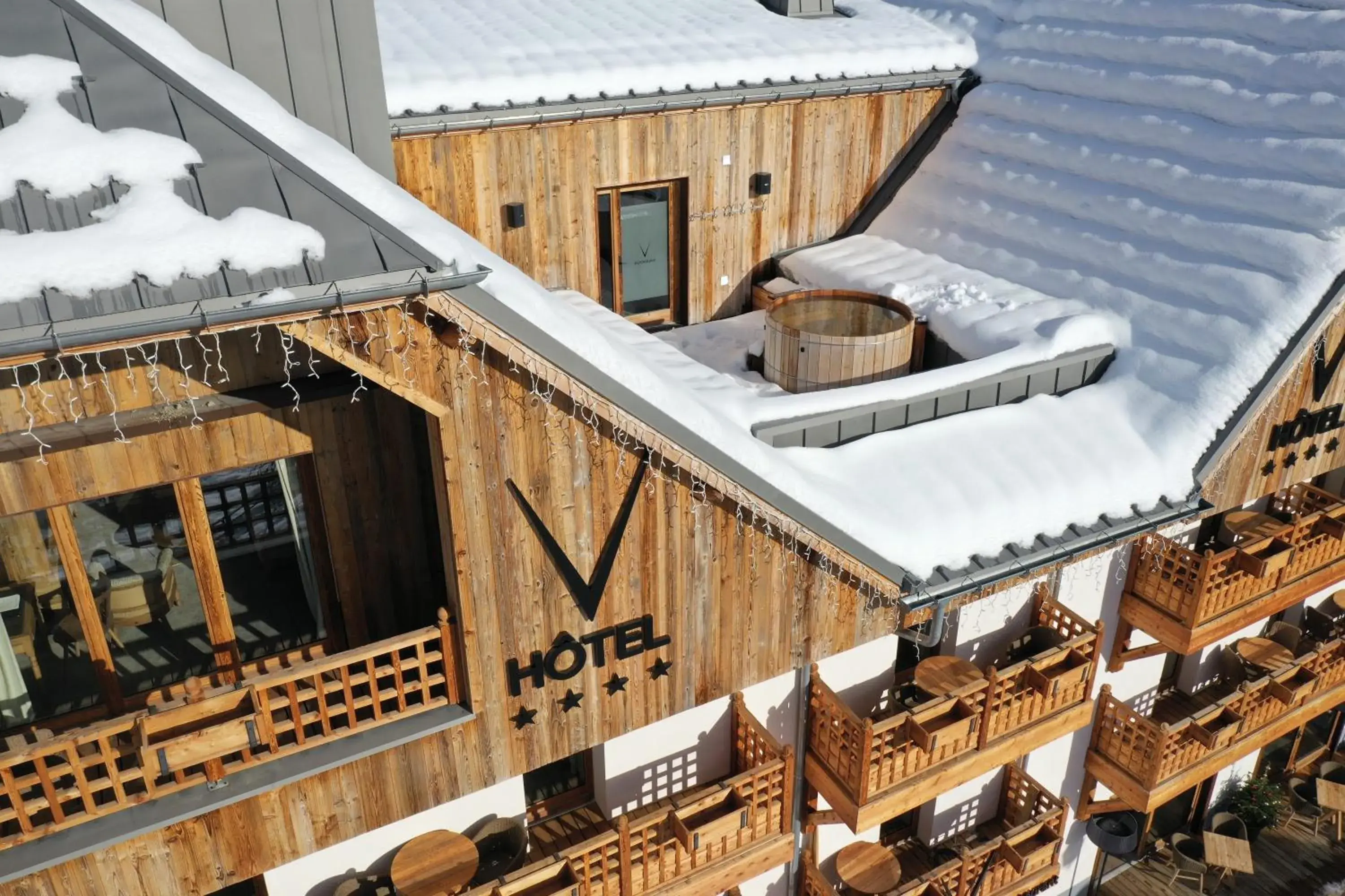 Property building in Hotel Le V de Vaujany Property building in Hotel Le V de Vaujany