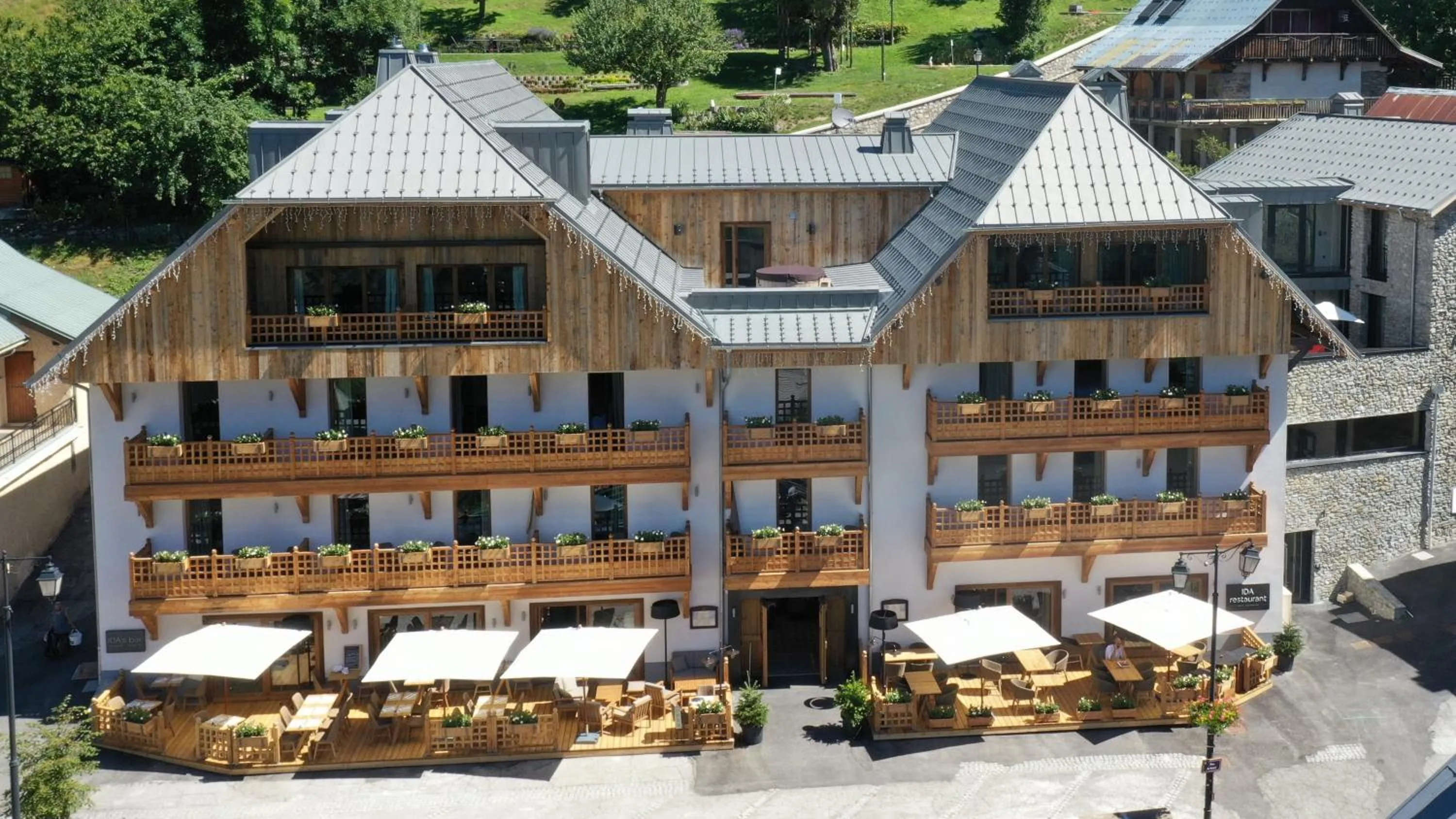 Facade/entrance in Hotel Le V de Vaujany