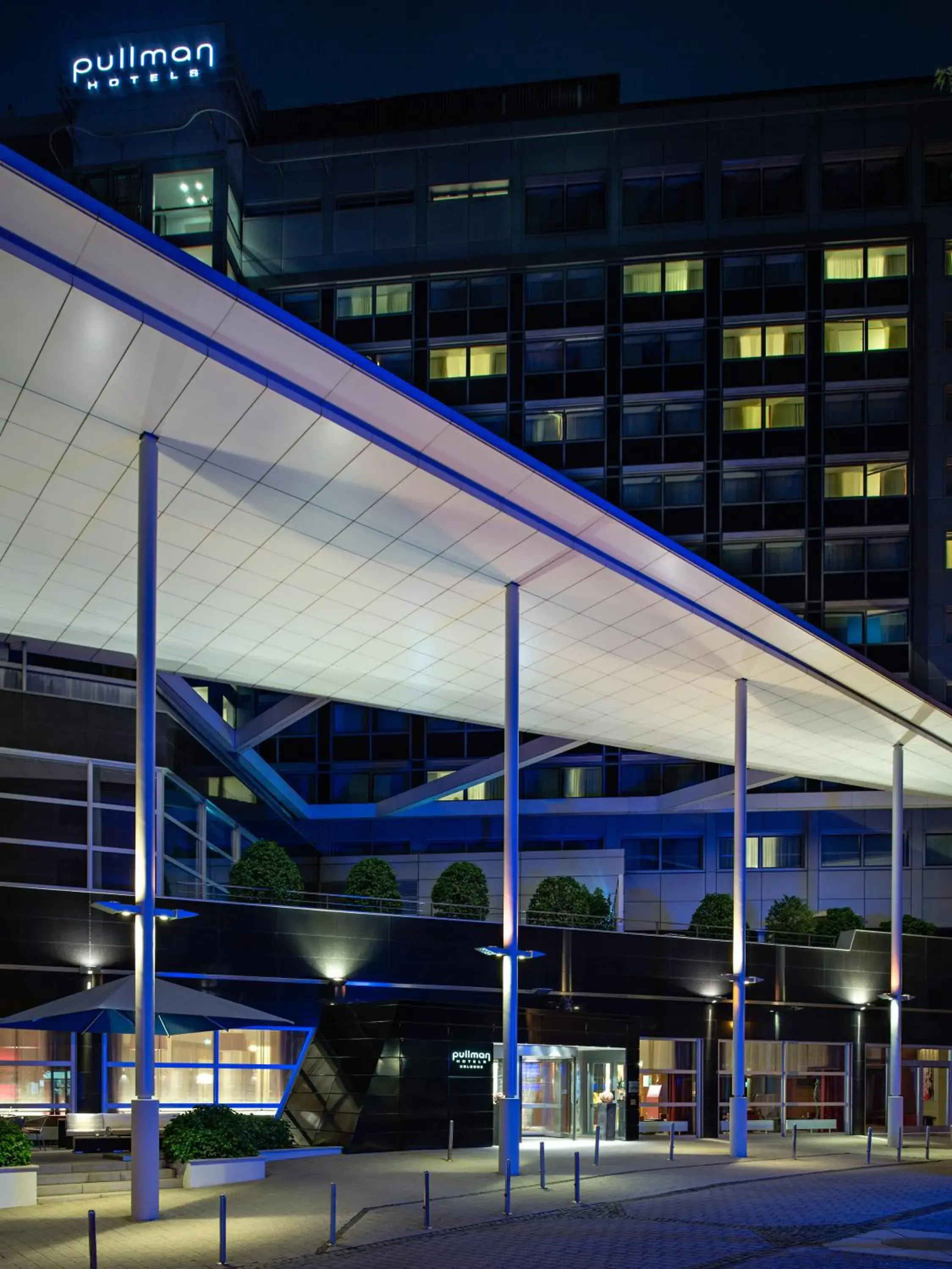 Facade/entrance in Pullman Cologne Facade/entrance in Pullman Cologne