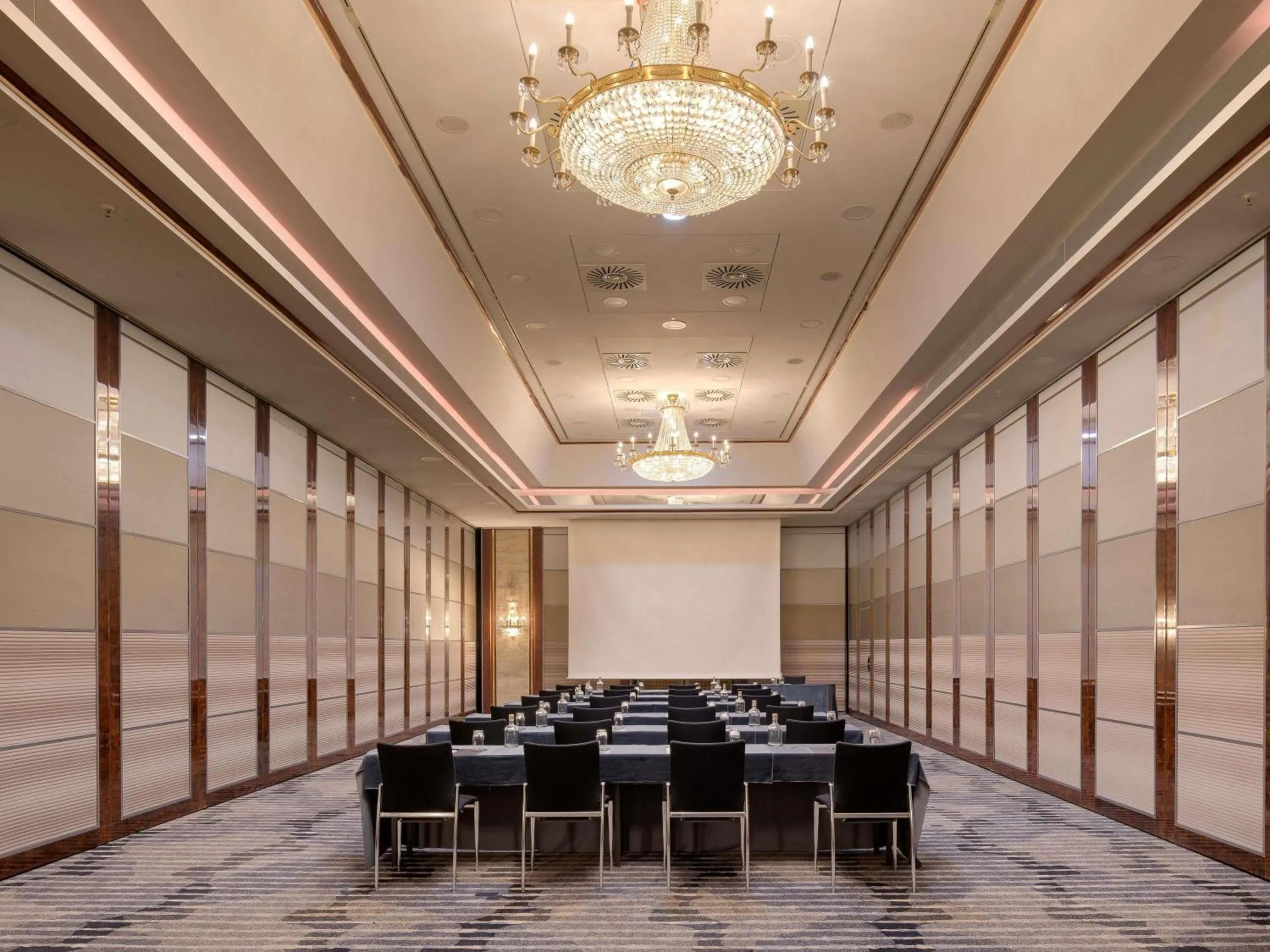 Meeting/conference room in Pullman Cologne