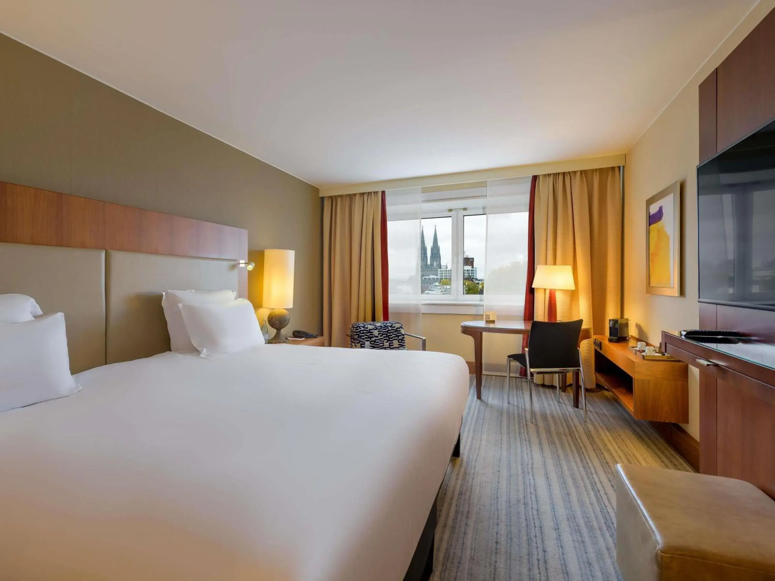 Bedroom, Bed in Pullman Cologne Bedroom, Bed in Pullman Cologne