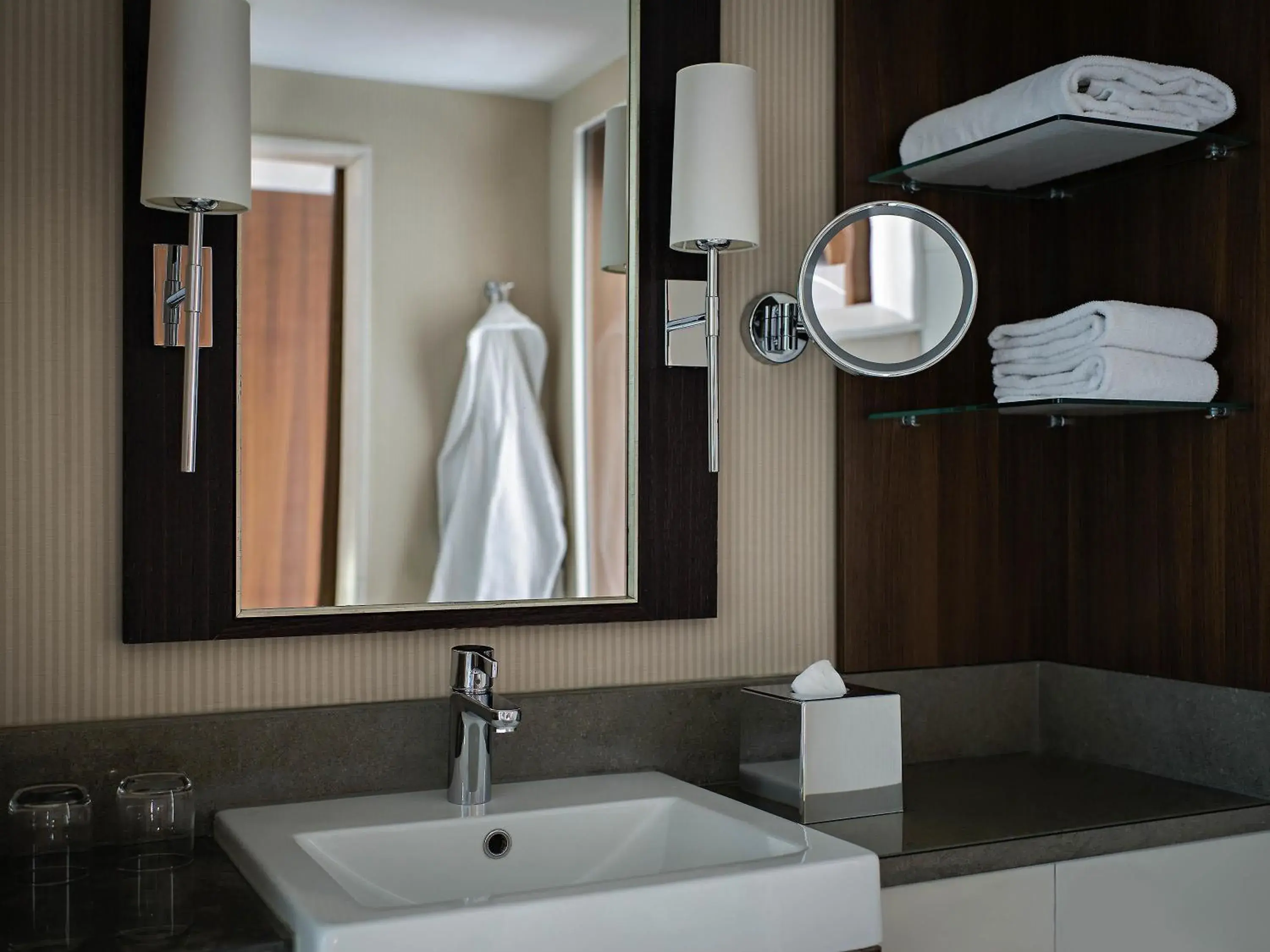 Bedroom in Pullman Cologne Bedroom in Pullman Cologne