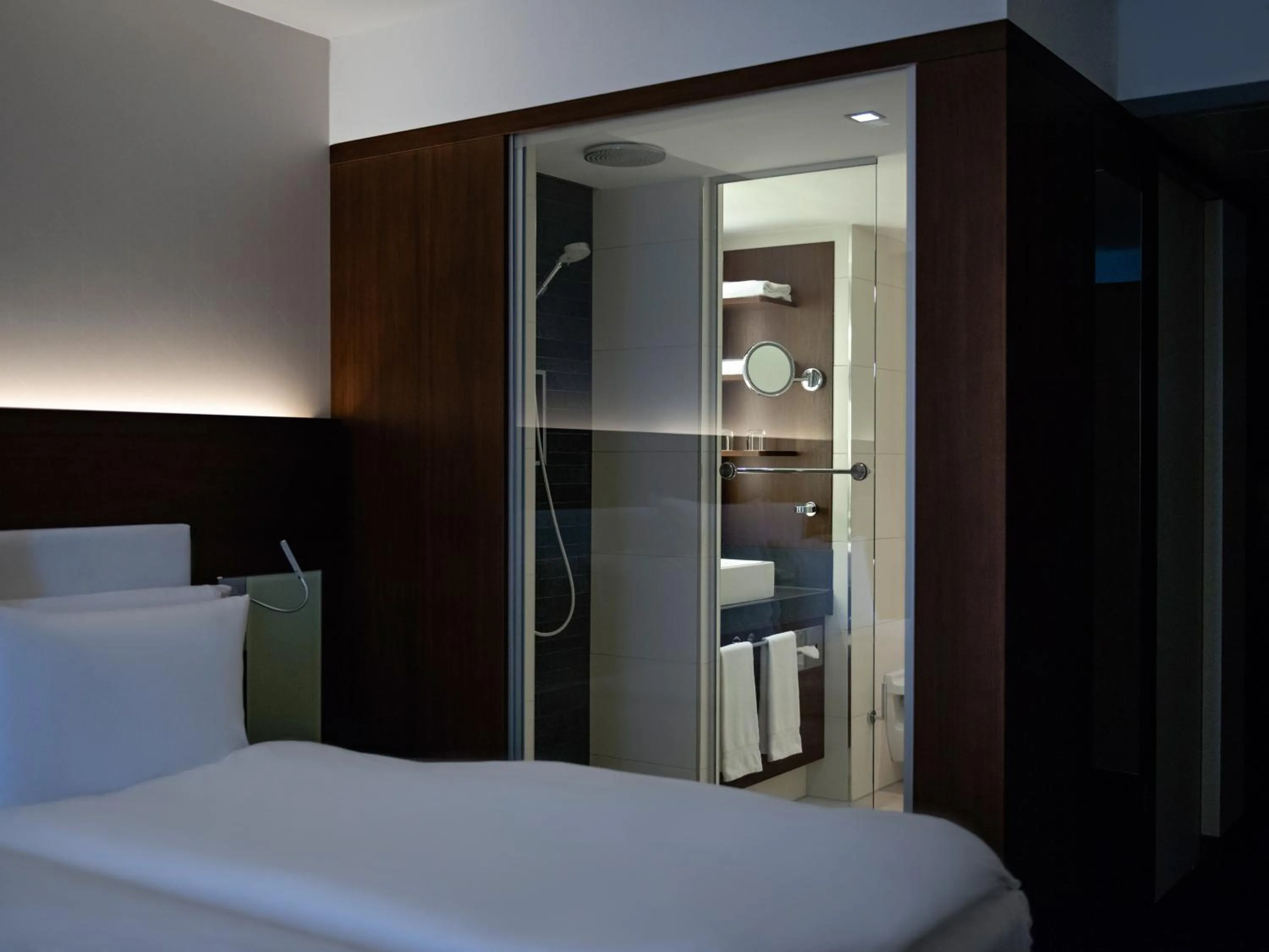 Bedroom, Bed in Pullman Cologne