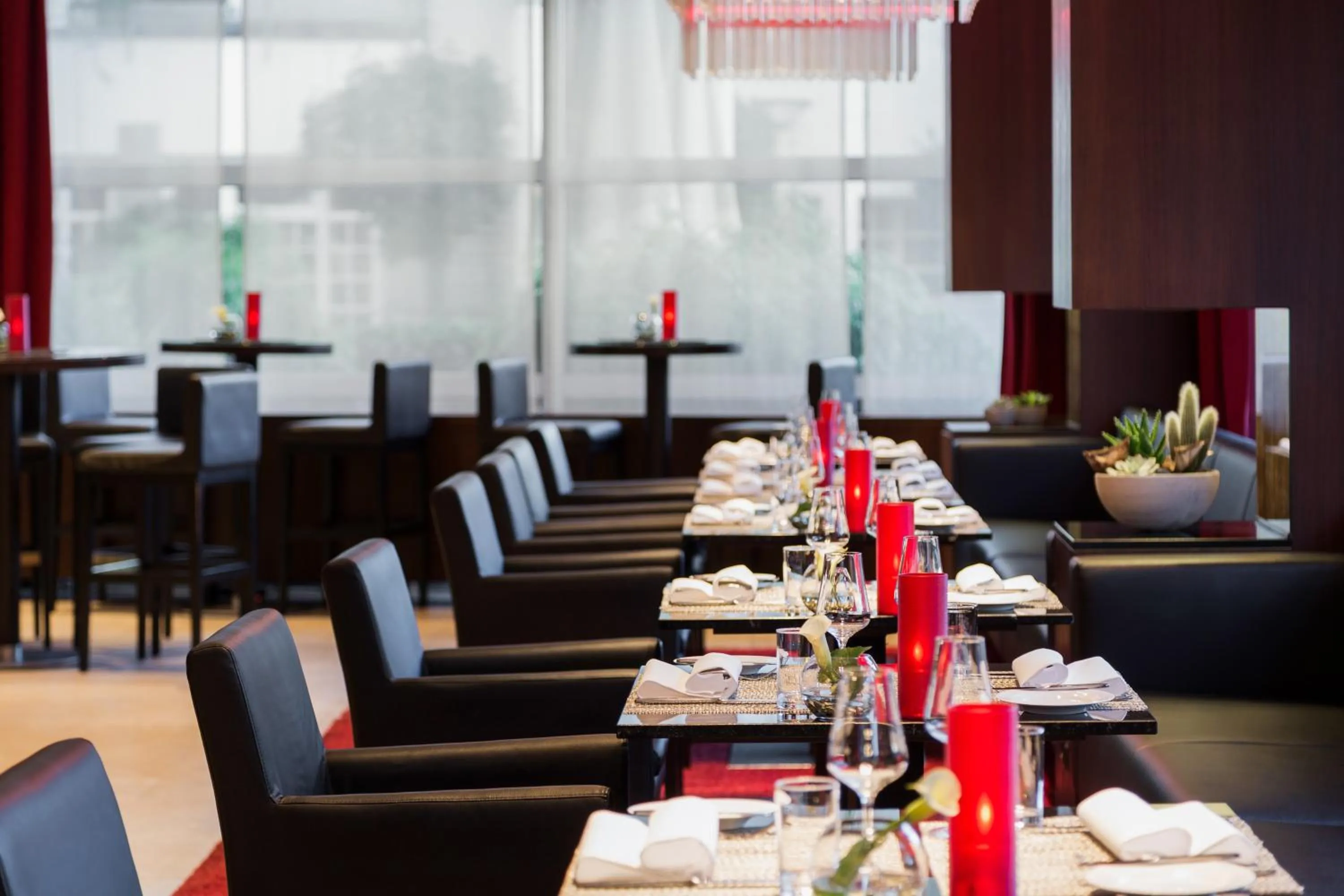 Restaurant/places to eat in Pullman Cologne