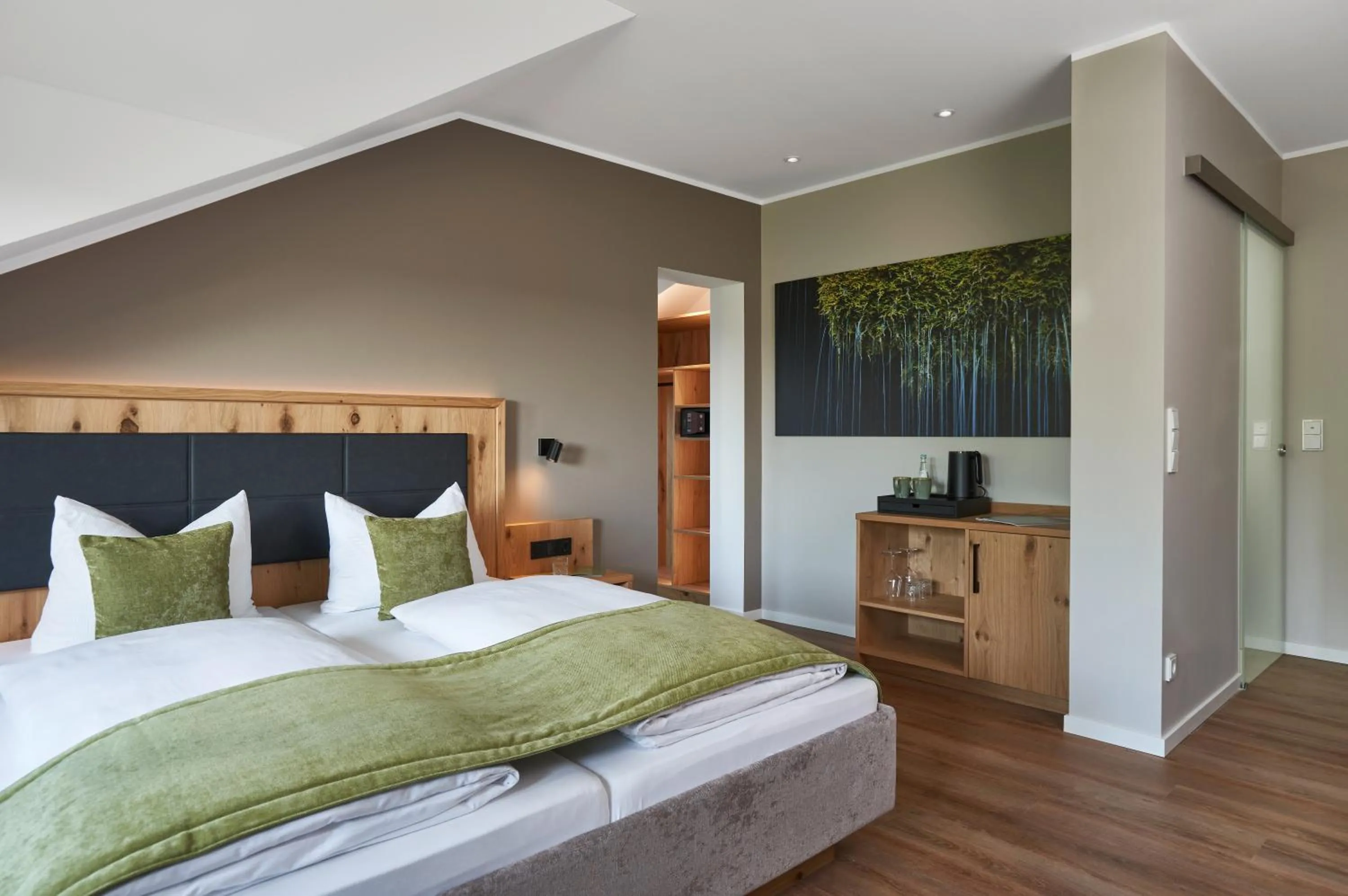 Photo of the whole room, Bed in Sporthotel Grafenwald 4 Sterne Superior