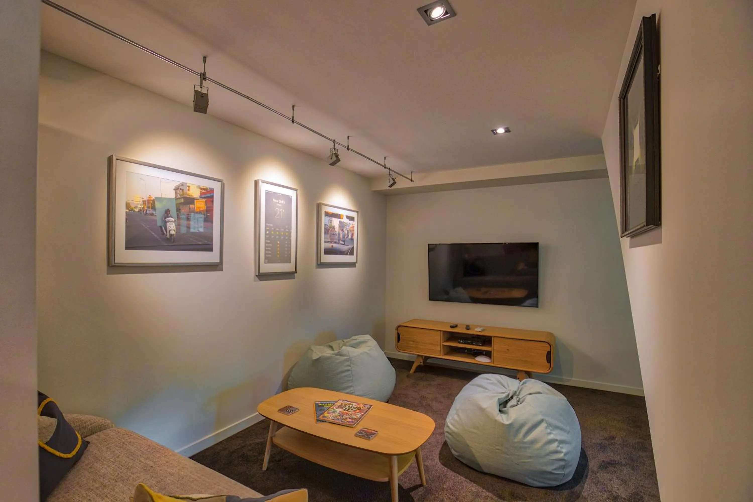 TV and multimedia in Waters Edge by Sotheby's Luxury Rental Homes