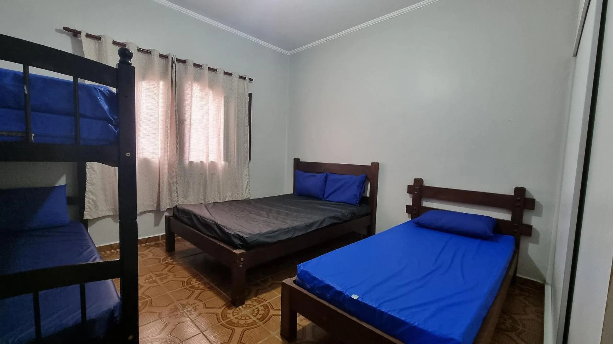 Photo of the whole room, Bed in Elegante com lareira, Piscina, Área Gourmet, Bilhar, Wi-Fi, SmartTV