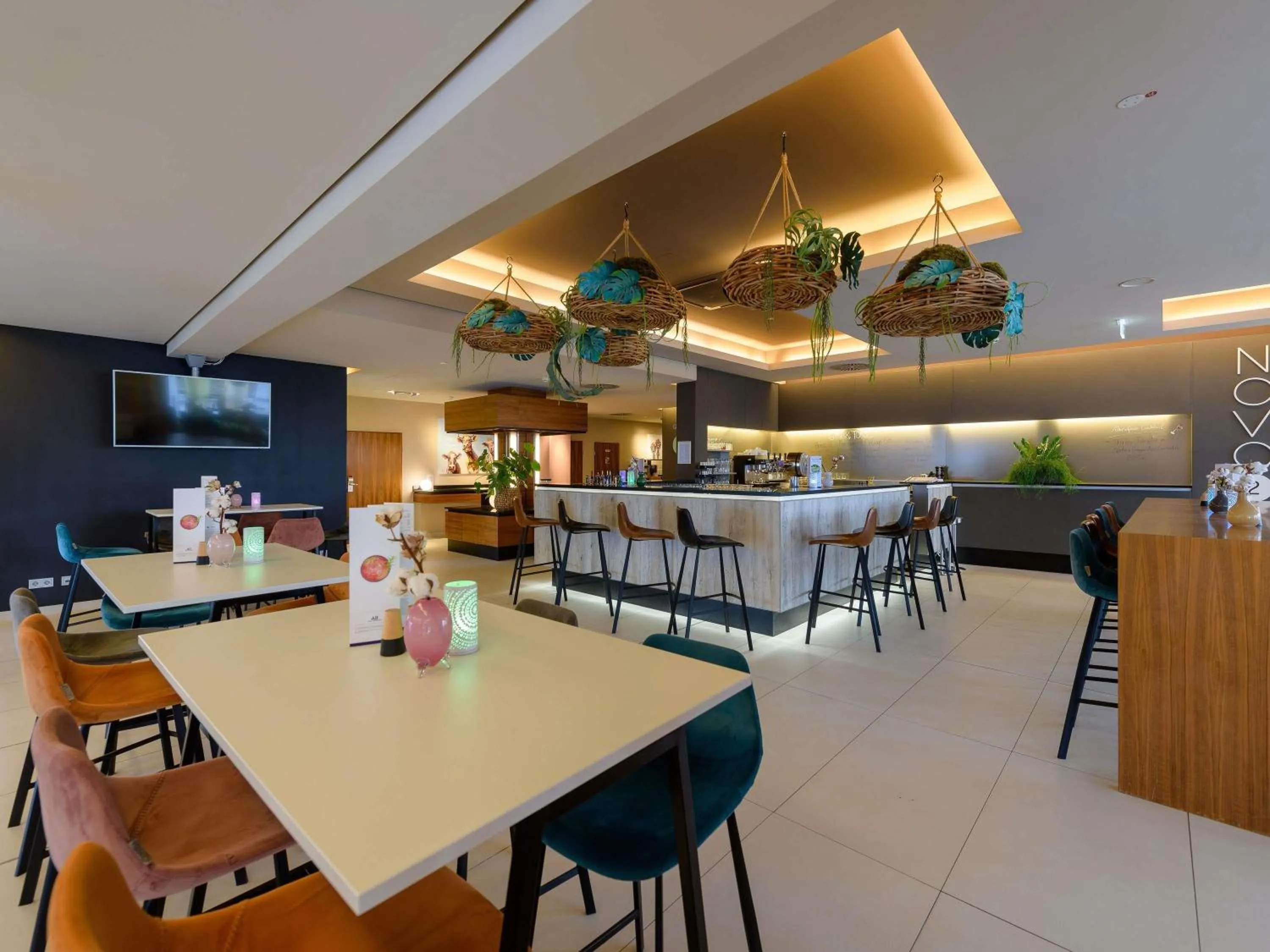 Lounge or bar in Novotel Nürnberg am Messezentrum