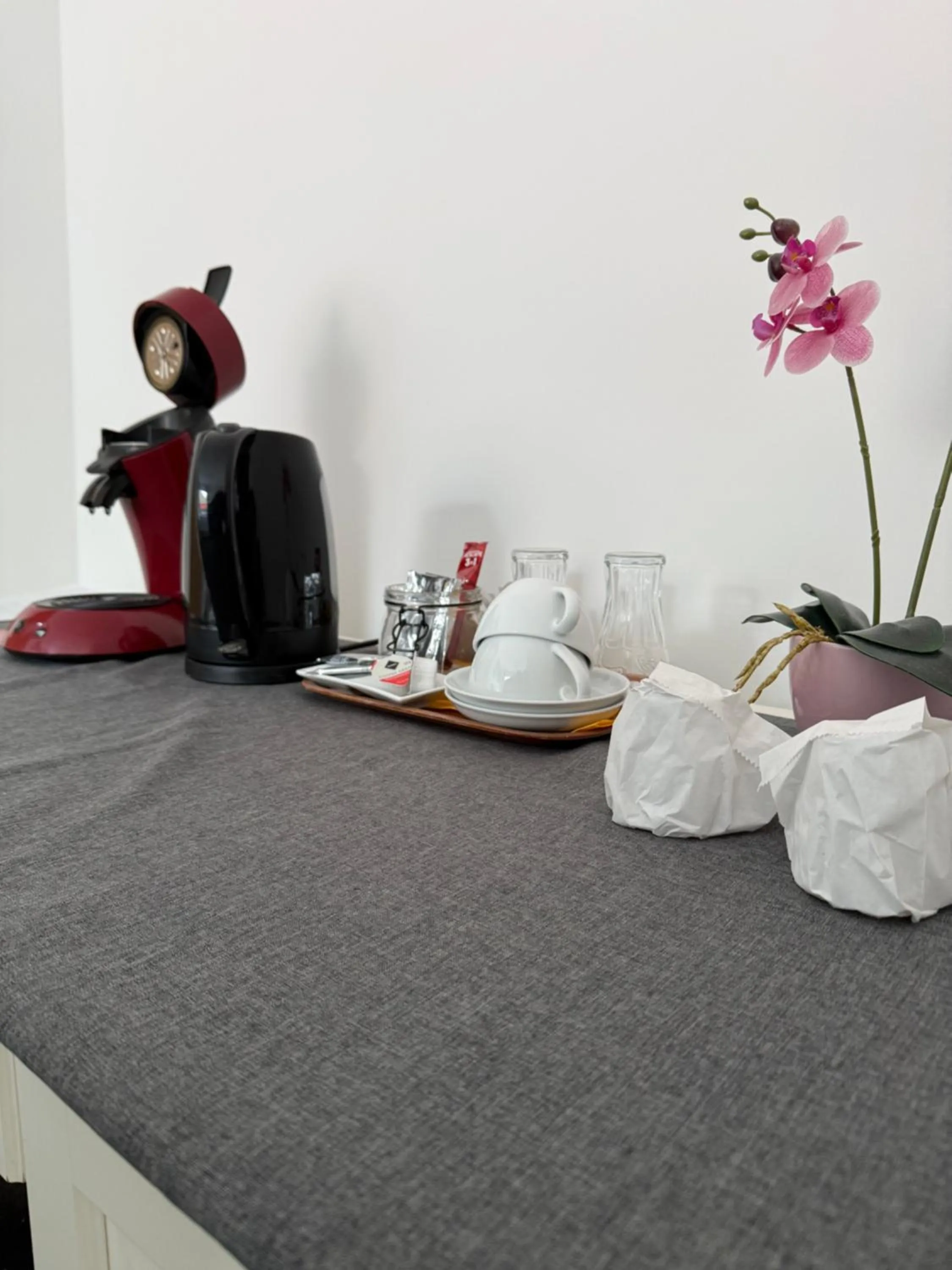 Coffee/tea facilities in Hotel Schäfer