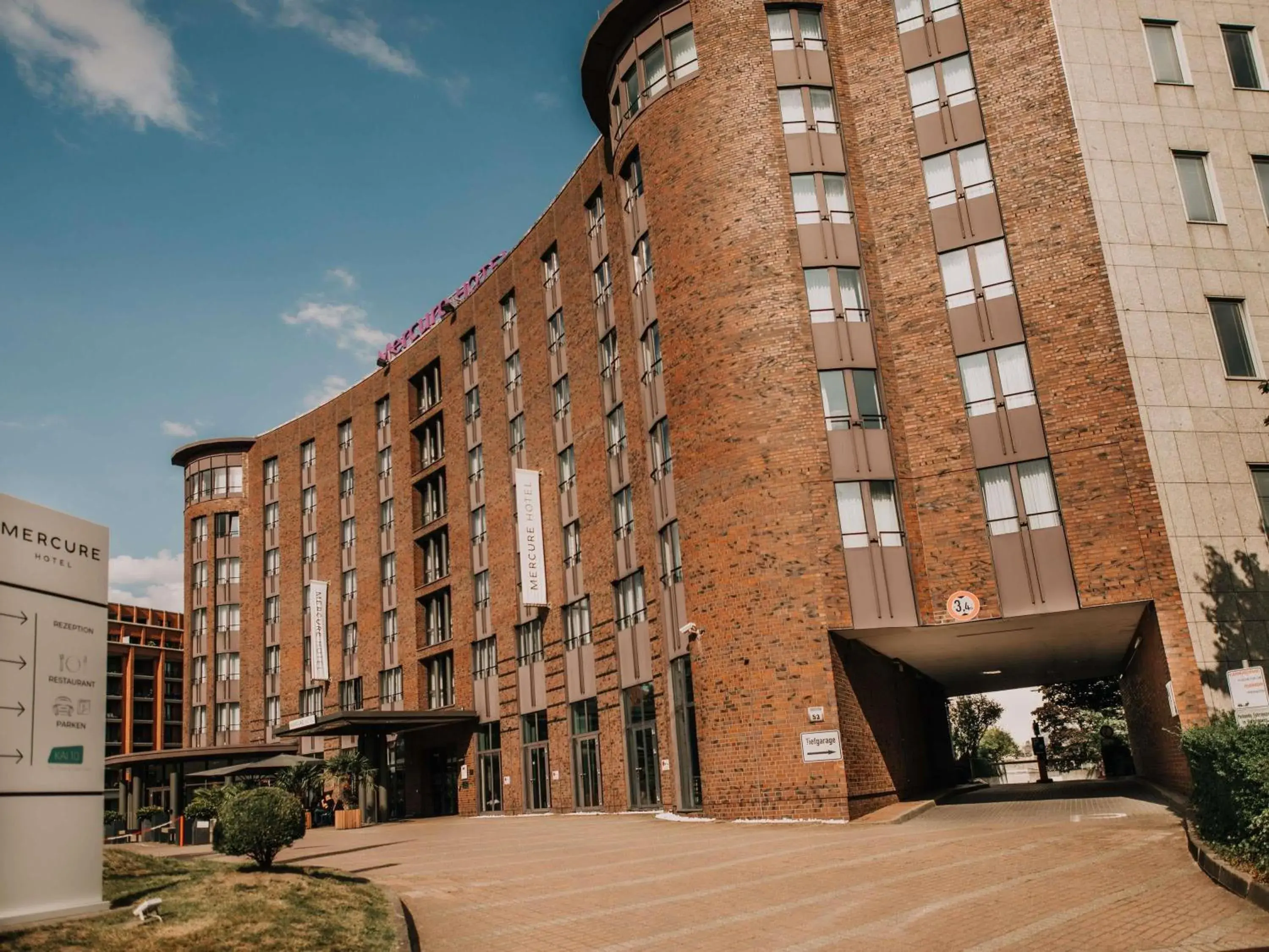 Property building in Mercure Hotel Hamburg City Property building in Mercure Hotel Hamburg City