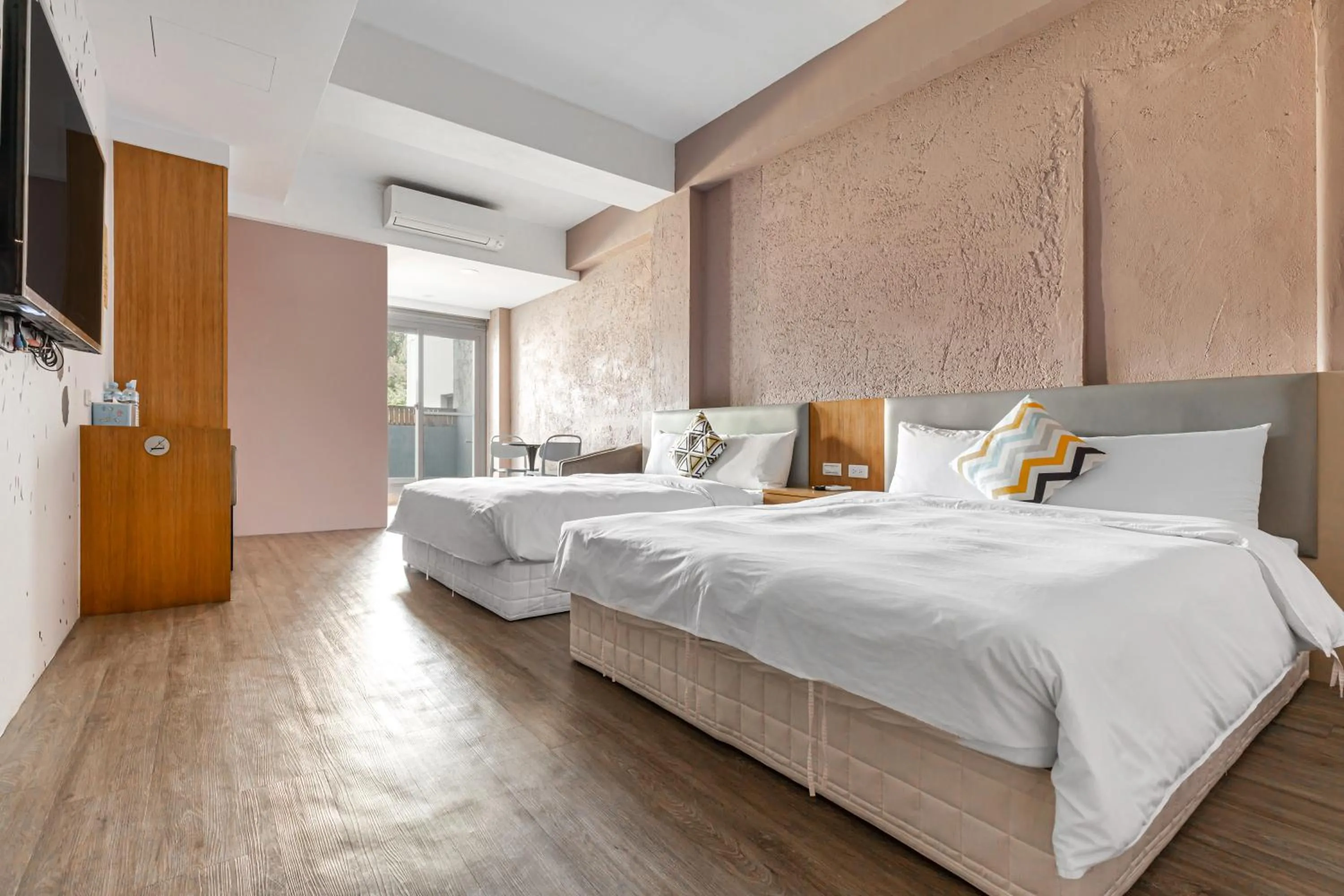 Photo of the whole room, Bed in 35.5 Inn