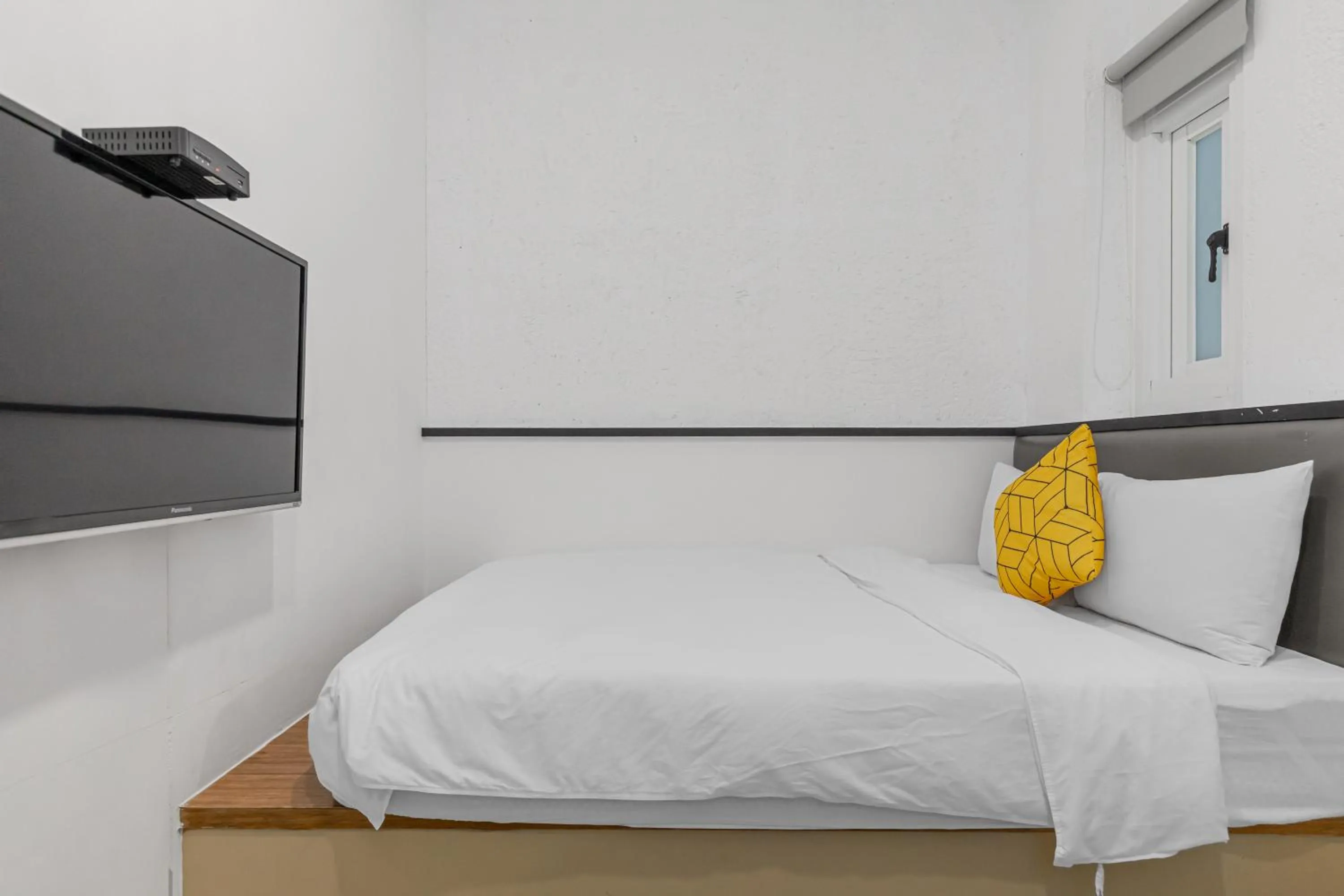 Photo of the whole room, Bed in 35.5 Inn