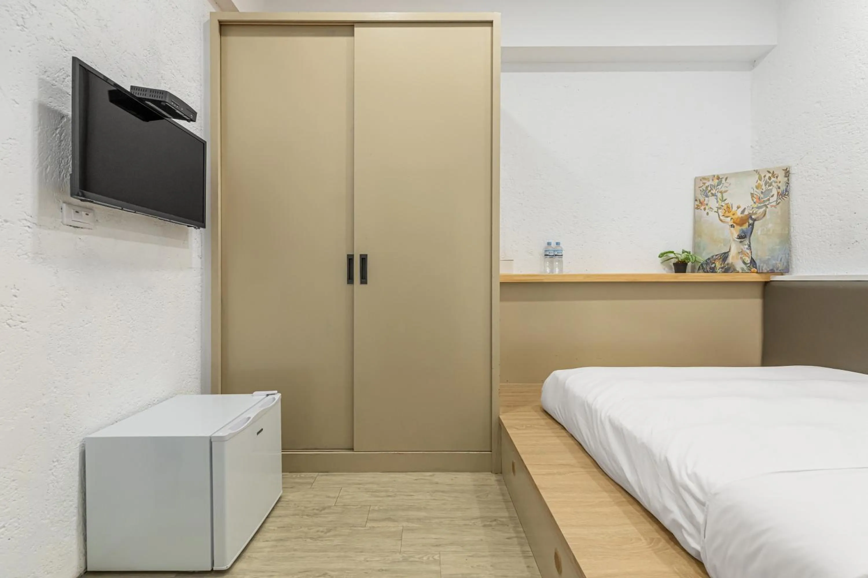 Photo of the whole room, Bed in 35.5 Inn