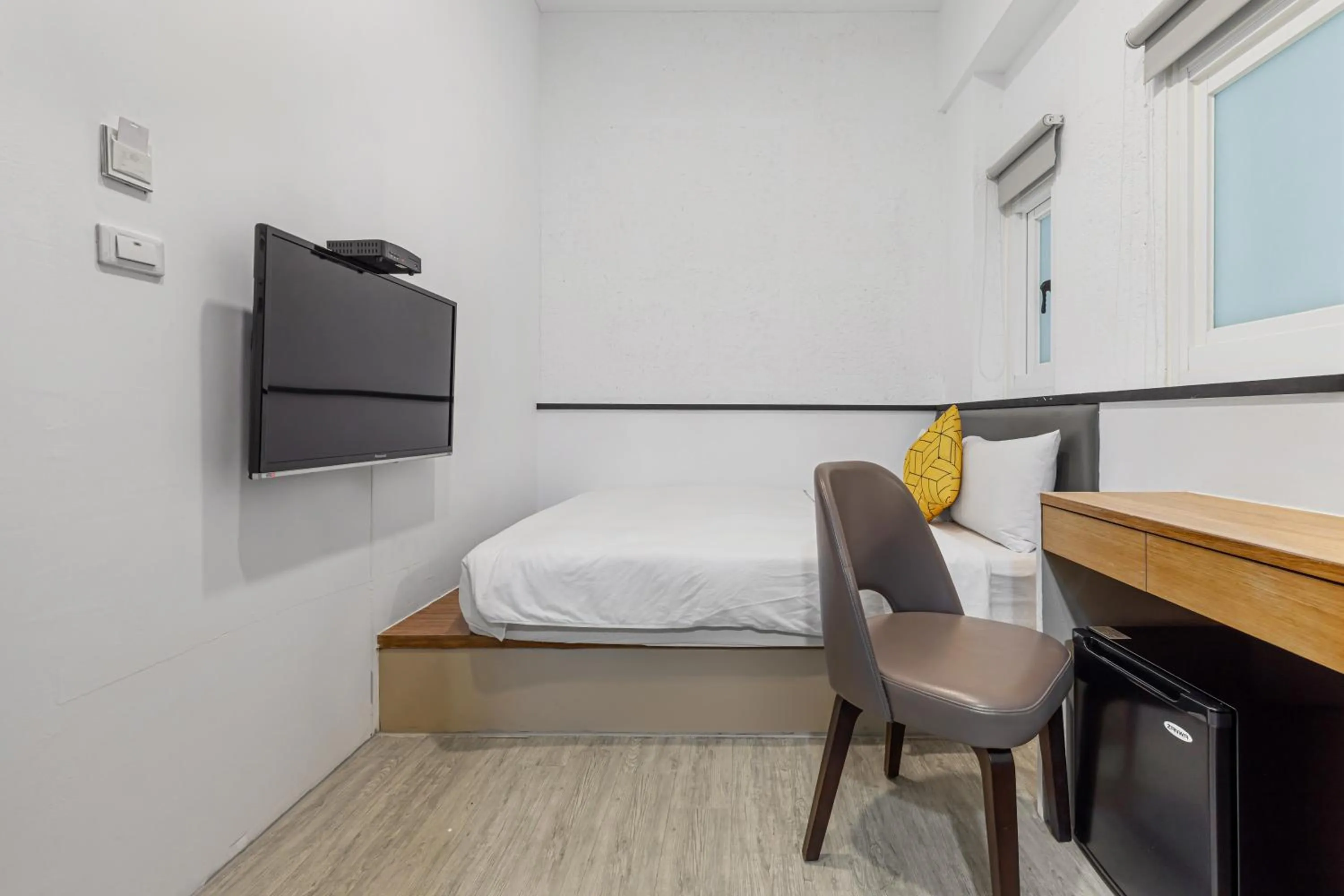 Photo of the whole room, Bed in 35.5 Inn