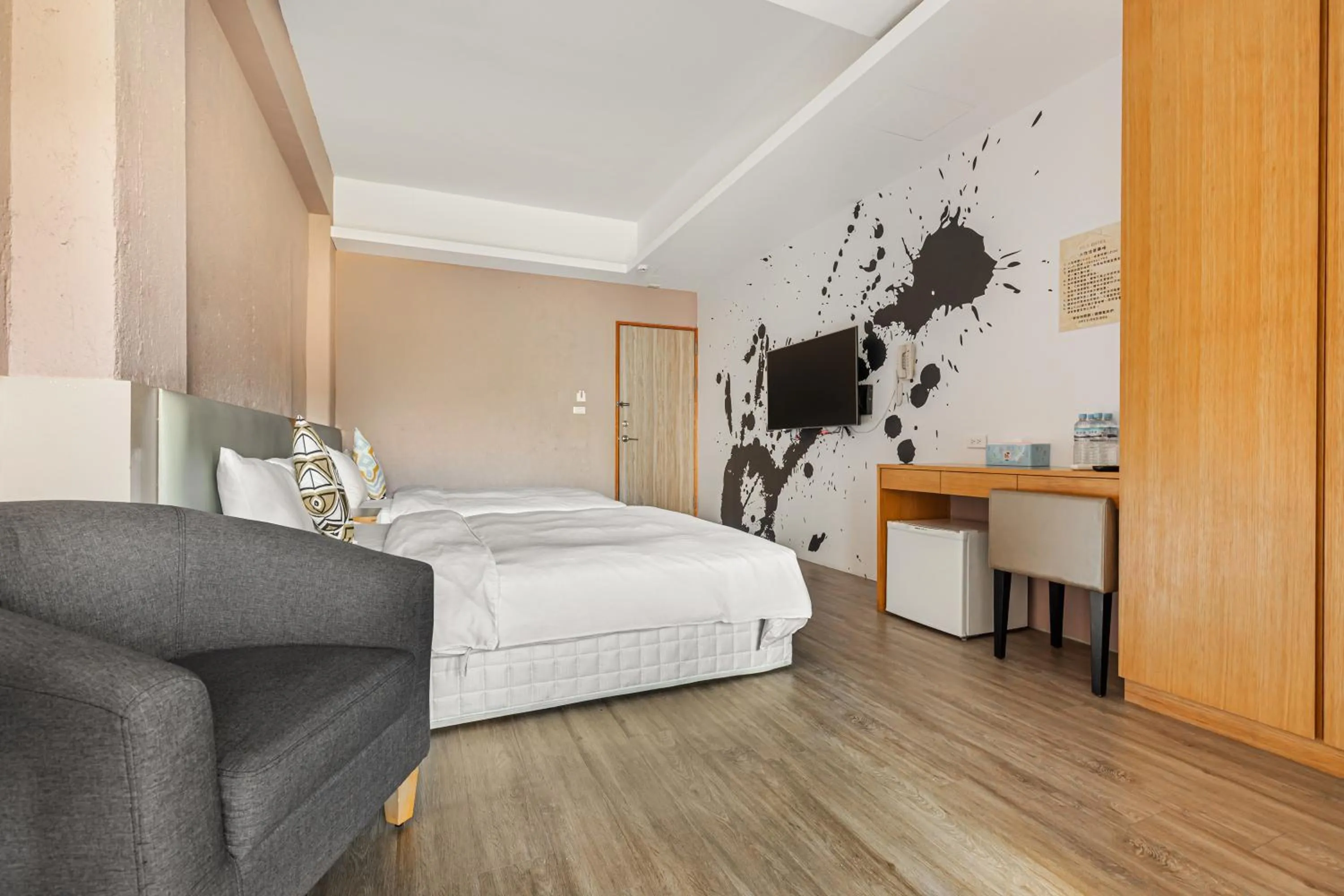 Photo of the whole room, Bed in 35.5 Inn