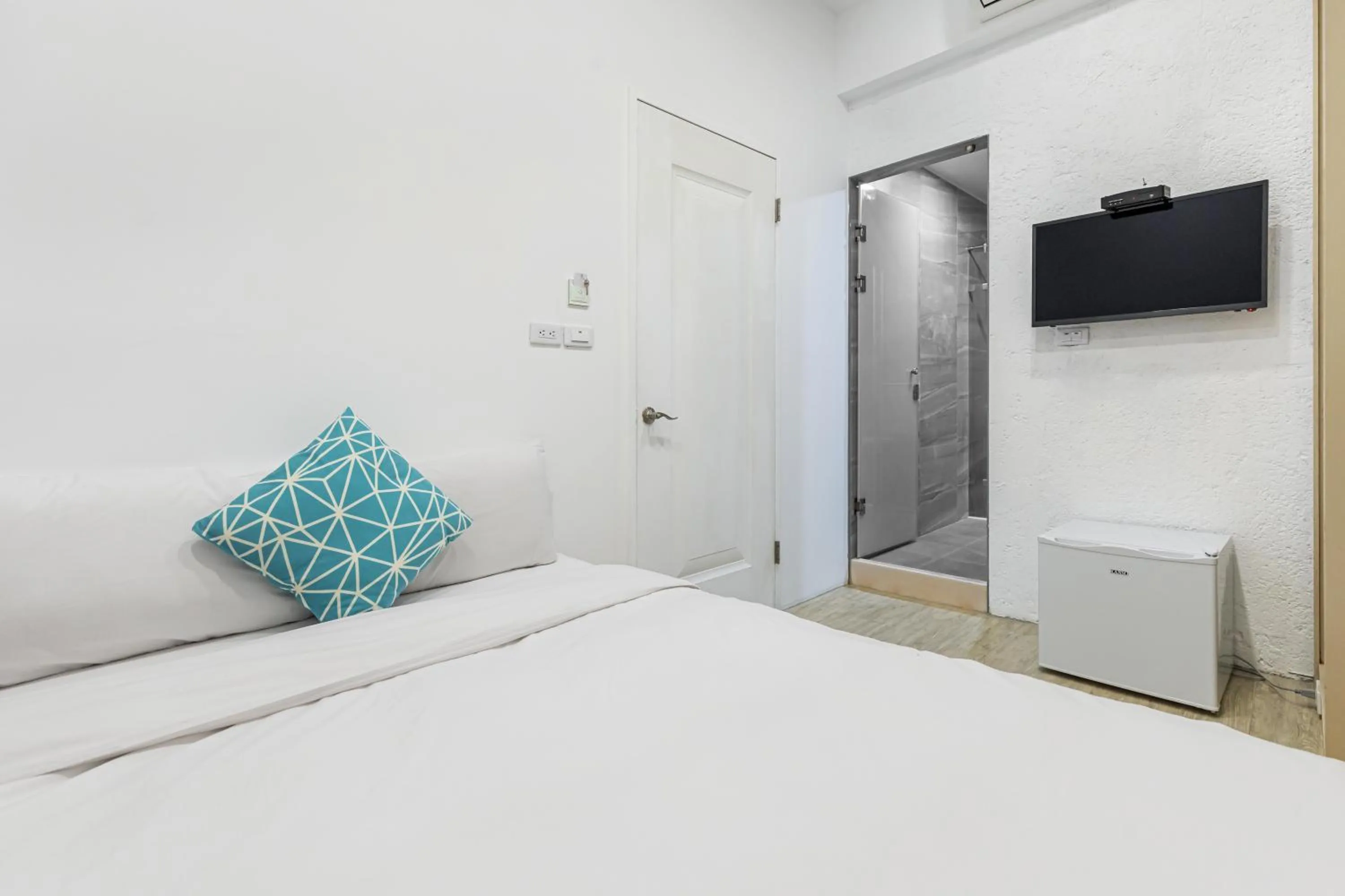 Photo of the whole room, Bed in 35.5 Inn