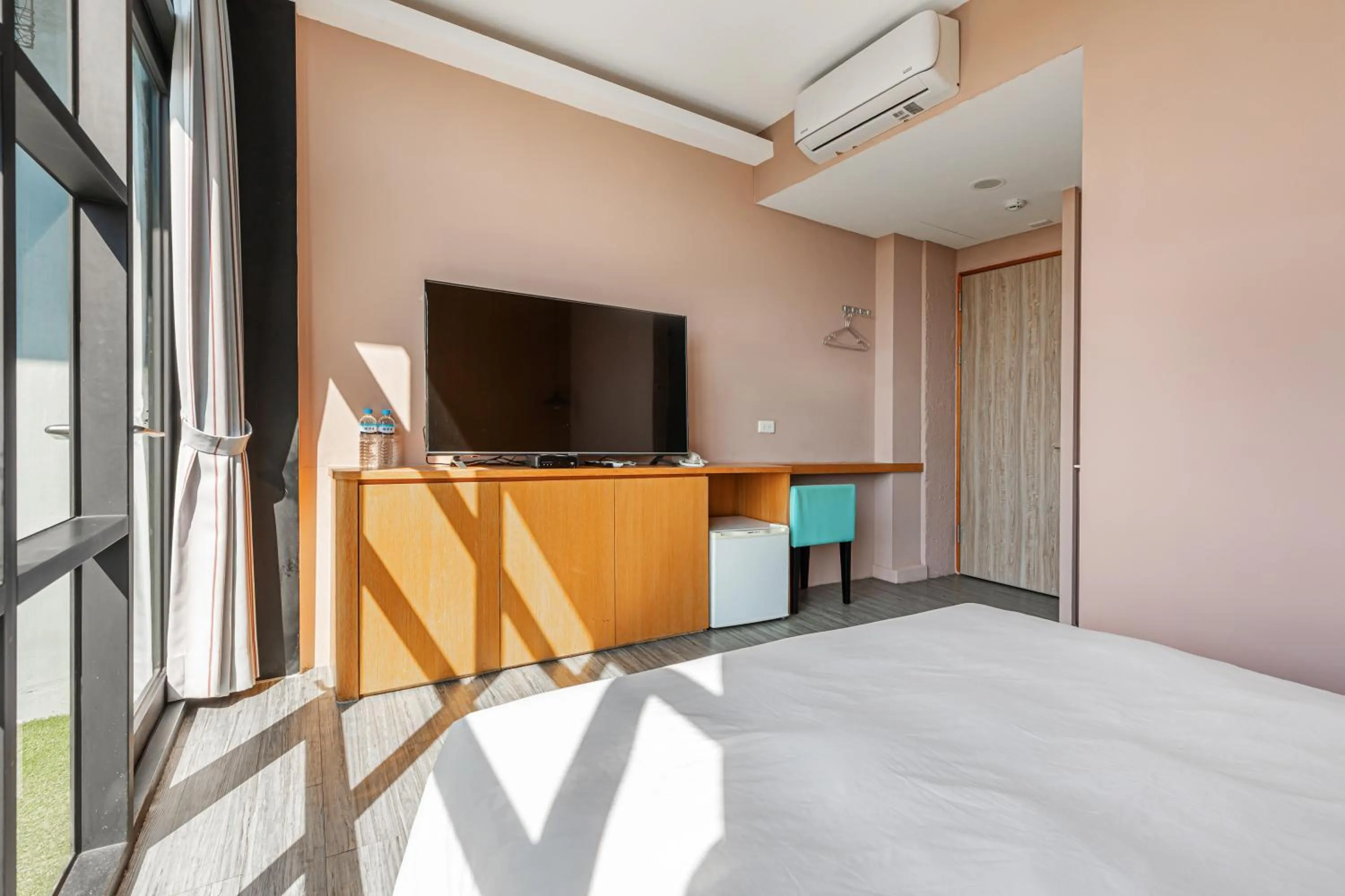 Photo of the whole room, Bed in 35.5 Inn