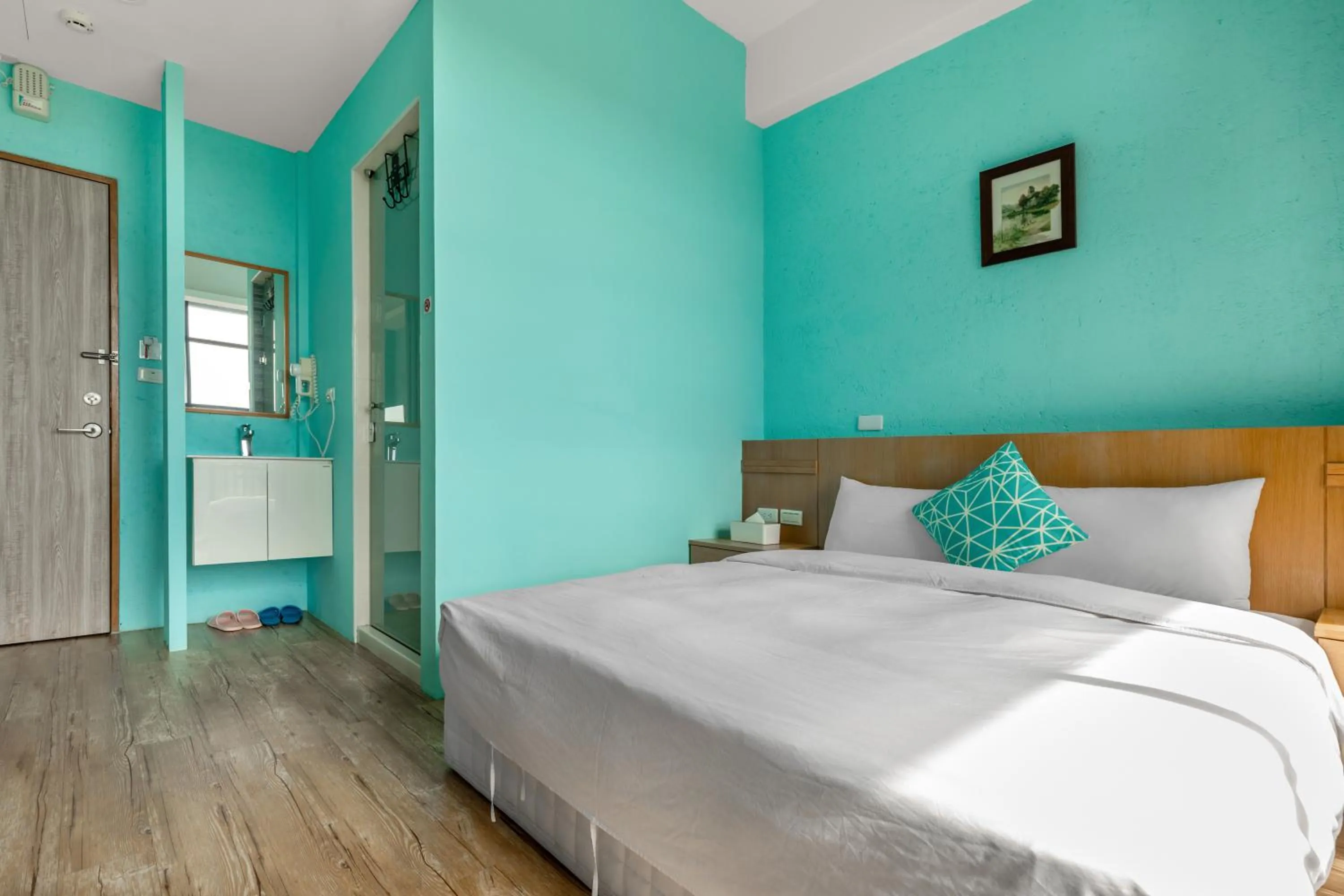 Photo of the whole room, Bed in 35.5 Inn