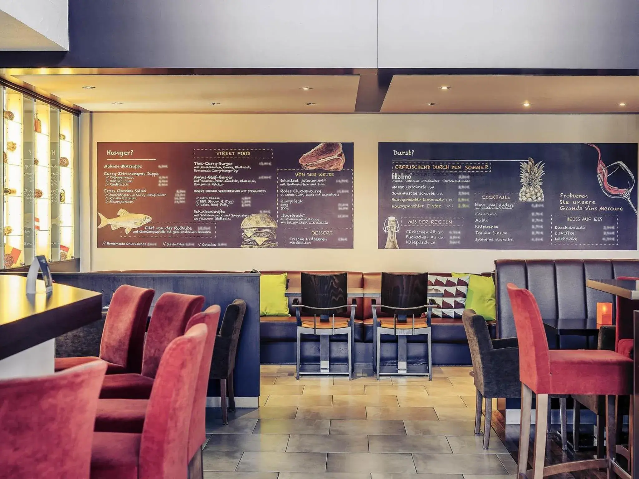 Lounge or bar in Mercure Hotel Düsseldorf Ratingen Lounge or bar in Mercure Hotel Düsseldorf Ratingen