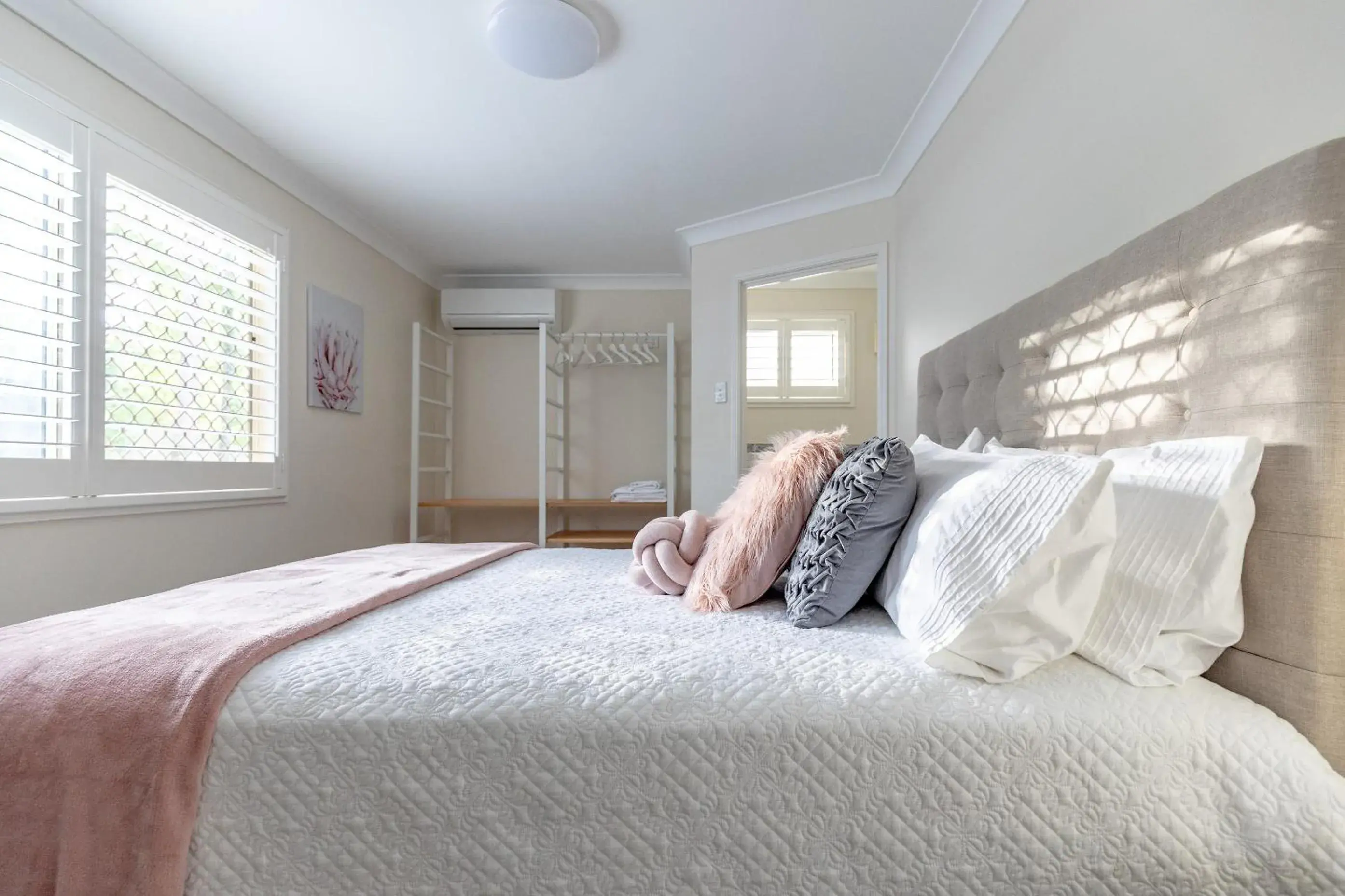 Deluxe Double Room in Woodford Gardens Deluxe Double Room in Woodford Gardens