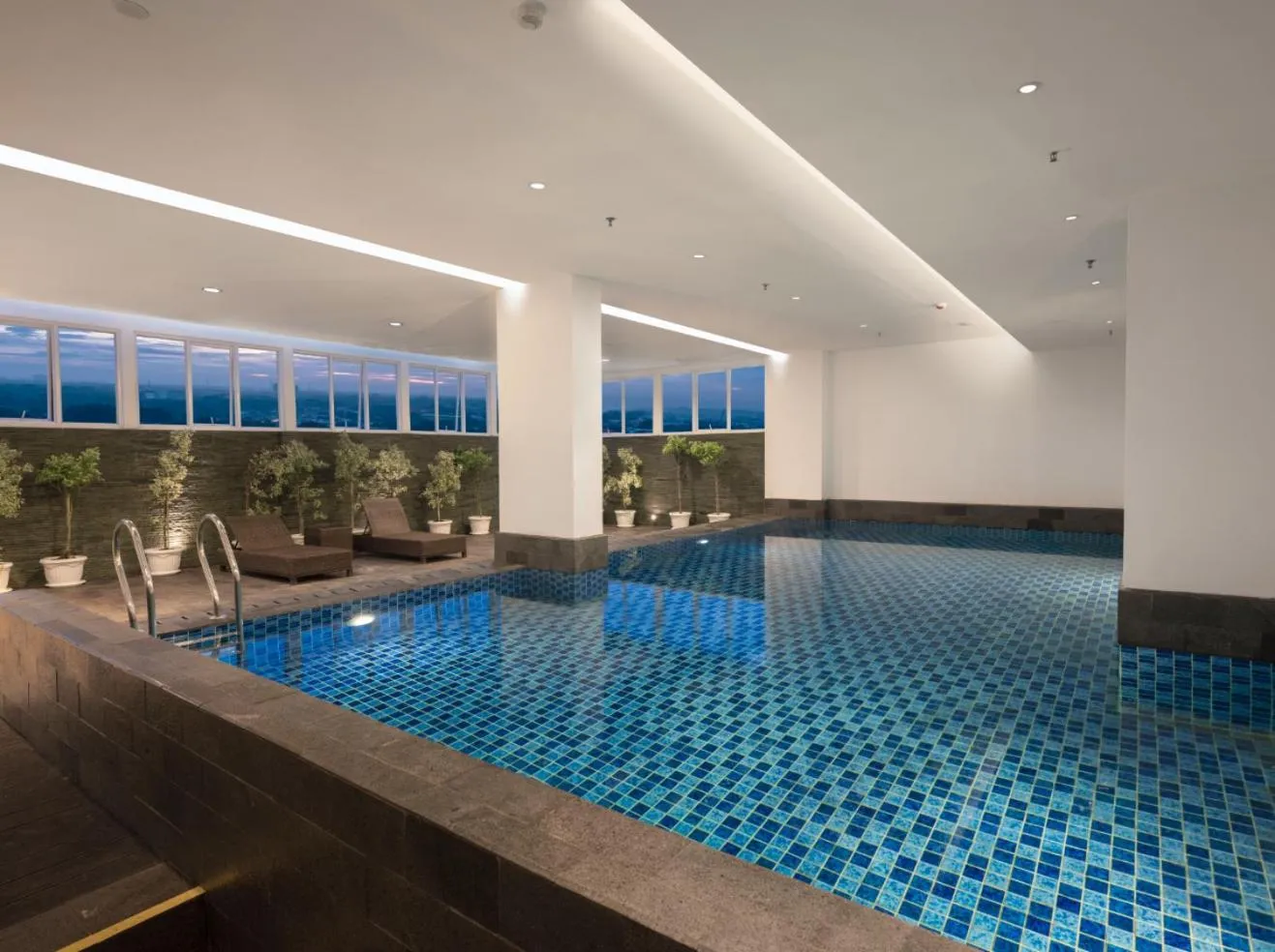 Swimming pool in favehotel Karawang