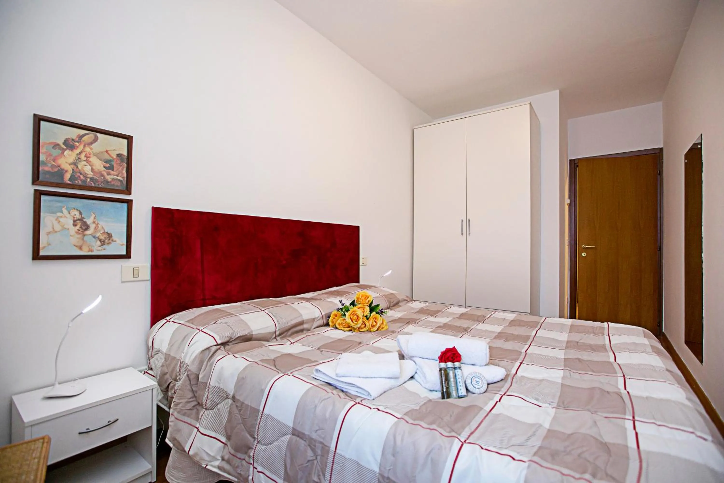 Bedroom, Bed in Appartamento Centro Storico Riva 2 - Happy Rentals