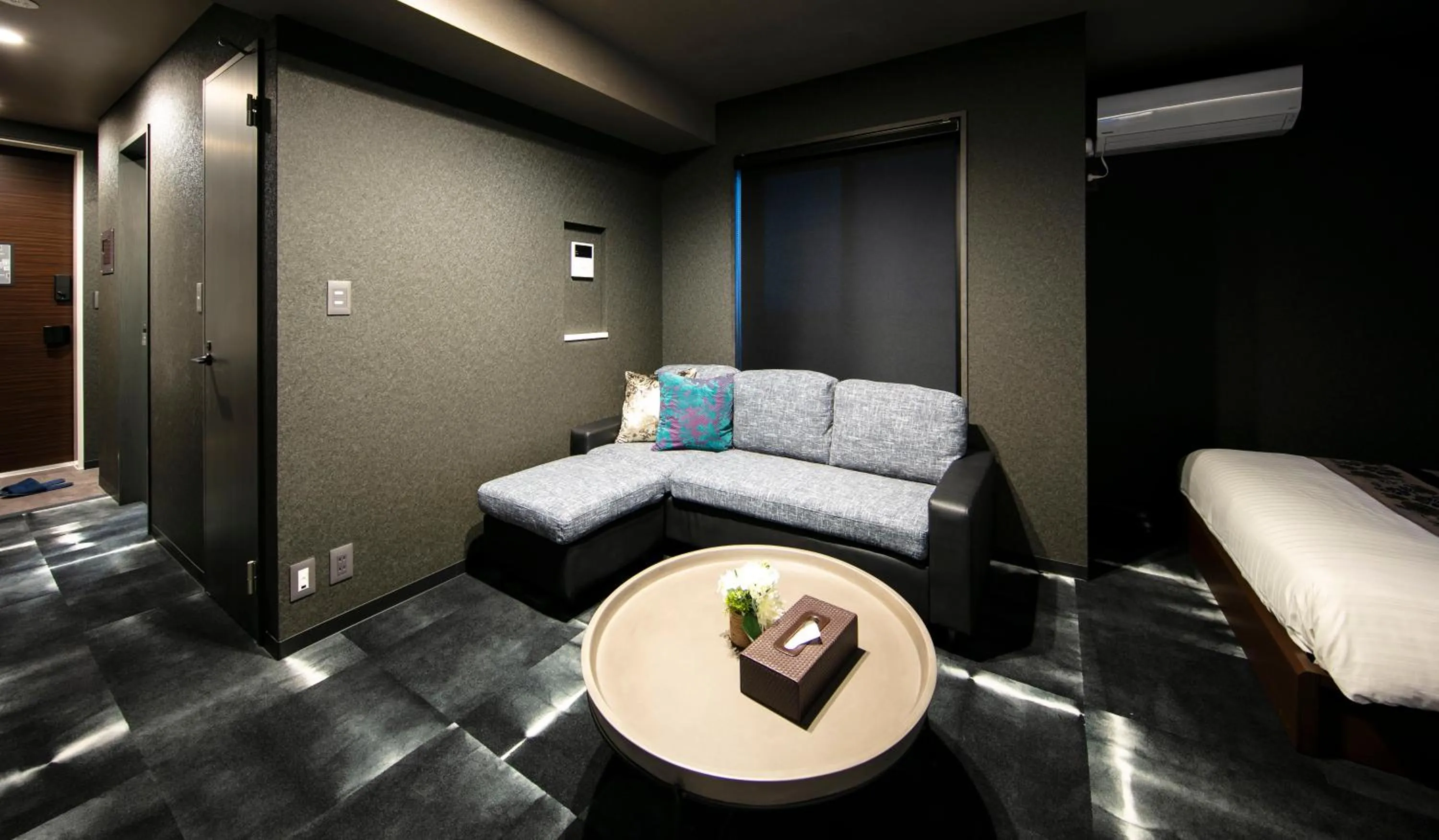 Photo of the whole room in GRAND BASE Takamatsu