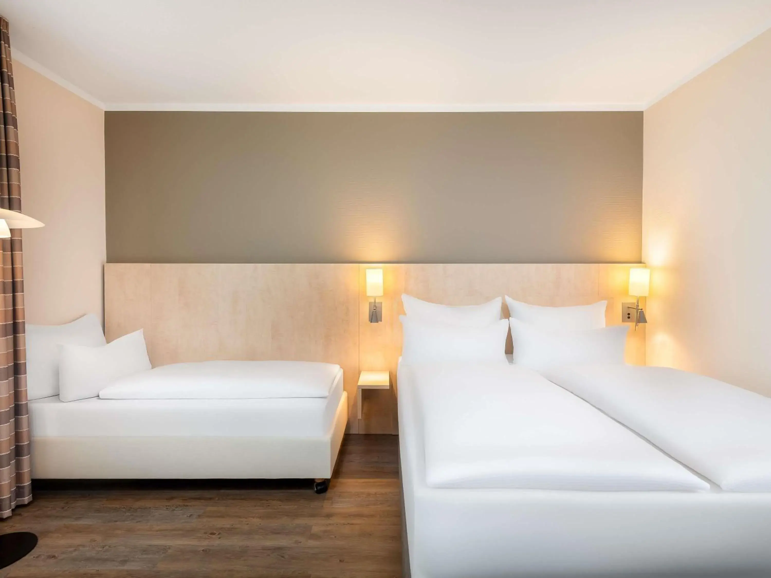 Standard Double Room with Sofa Bed in Mercure Hotel Bielefeld Johannisberg Standard Double Room with Sofa Bed in Mercure Hotel Bielefeld Johannisberg