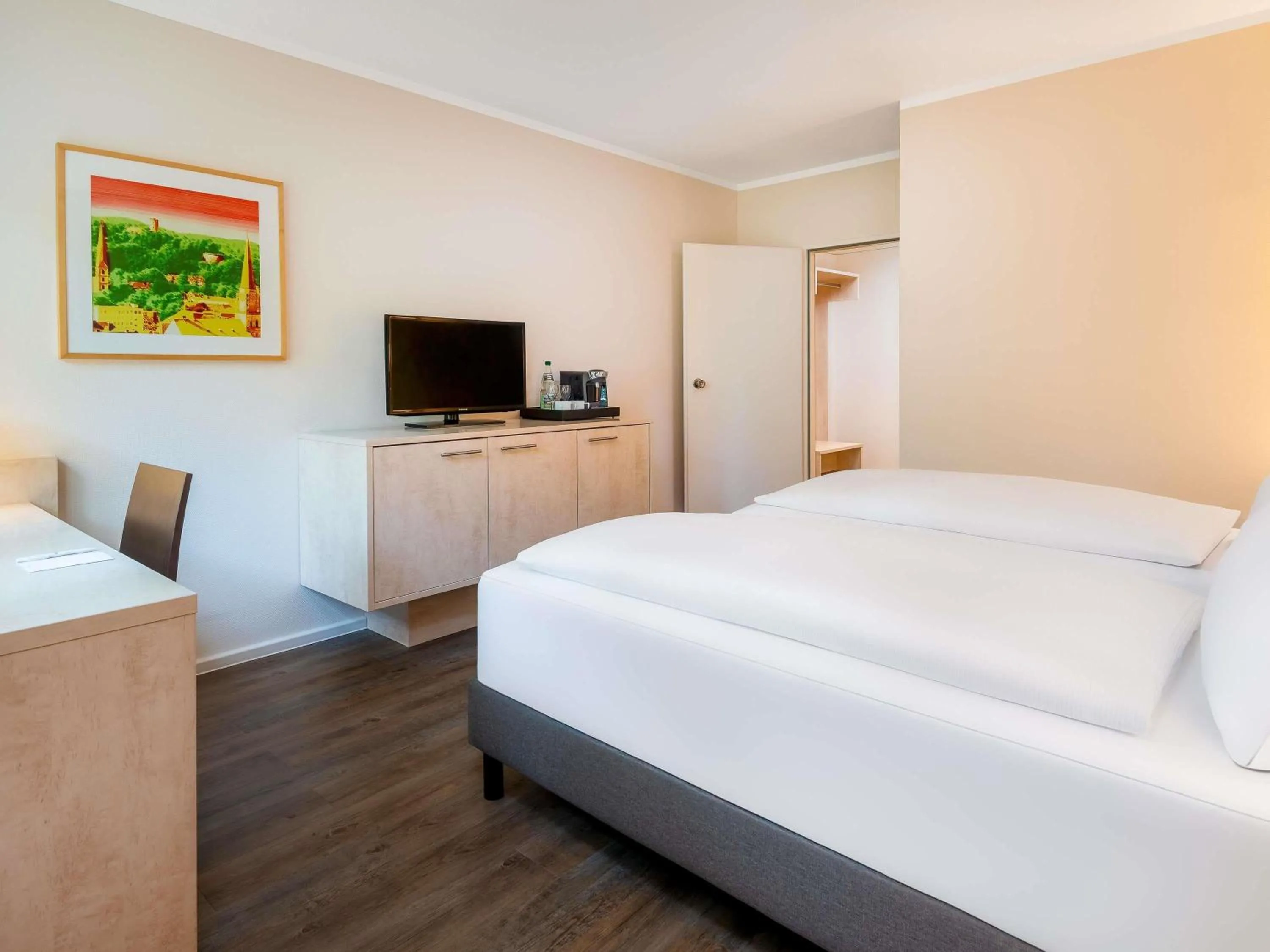 Bedroom, Bed in Mercure Hotel Bielefeld Johannisberg