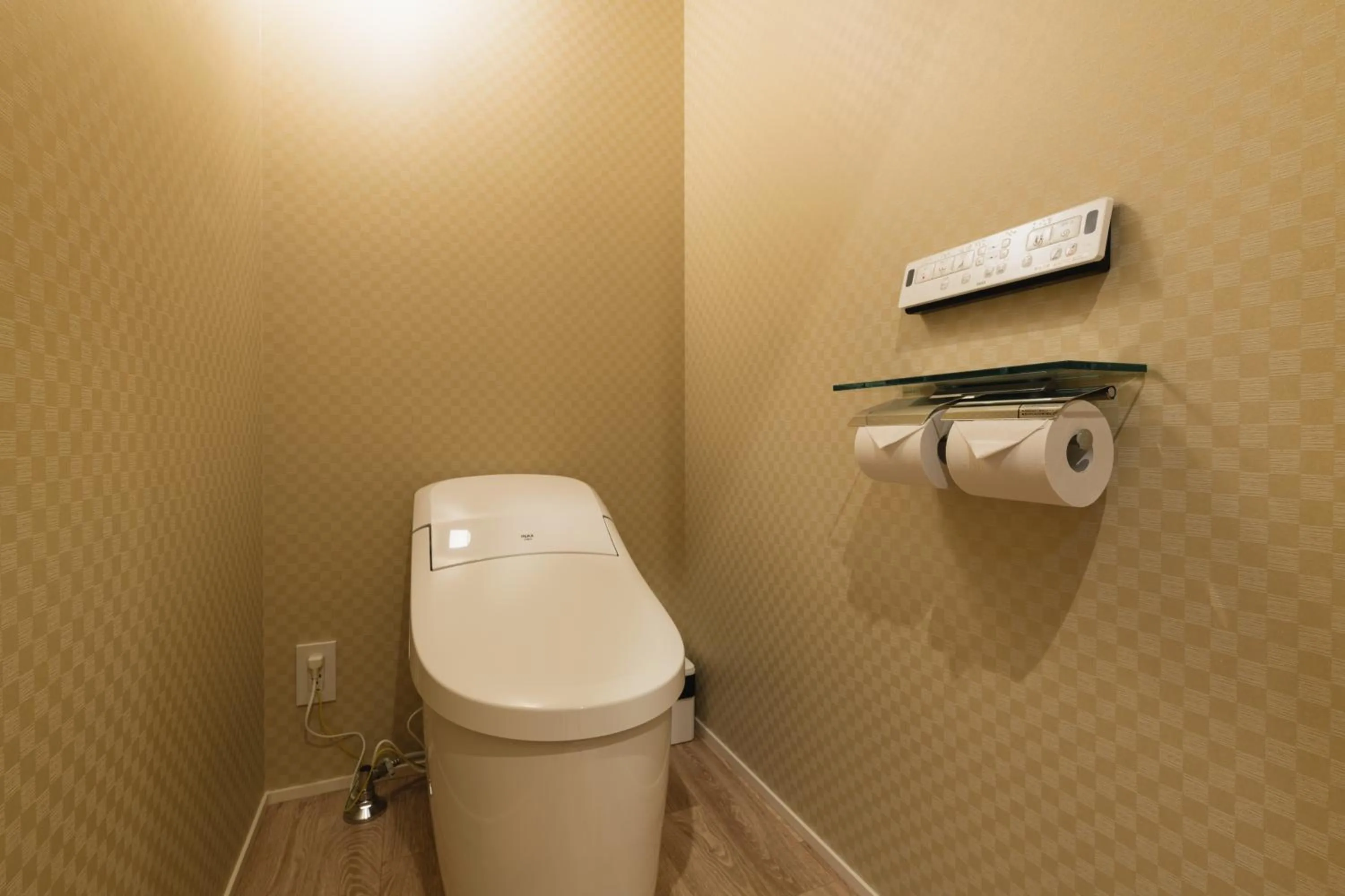 Toilet in GRAND BASE Crane