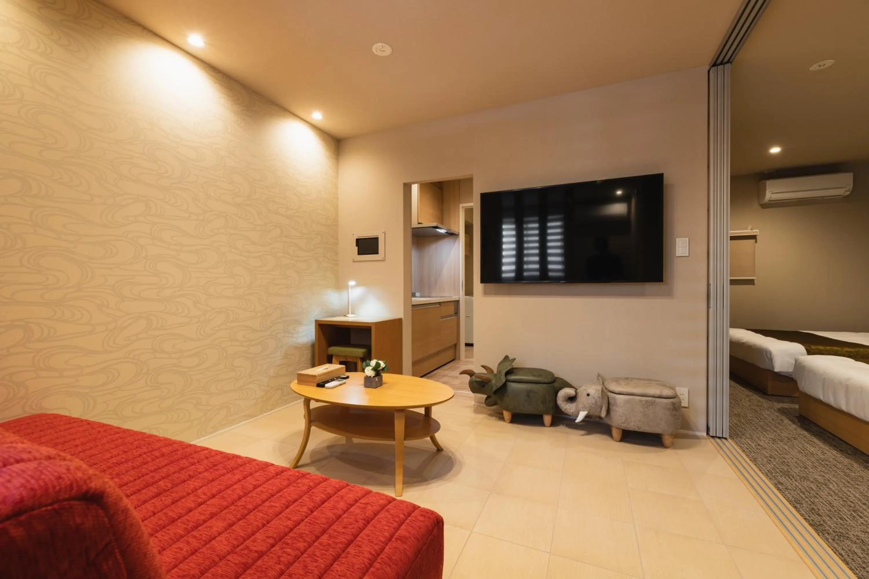 TV and multimedia in GRAND BASE Crane